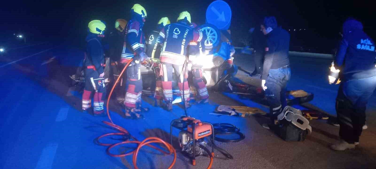 Bandırma’da takla atan araçta 2 kişi yaralandı
