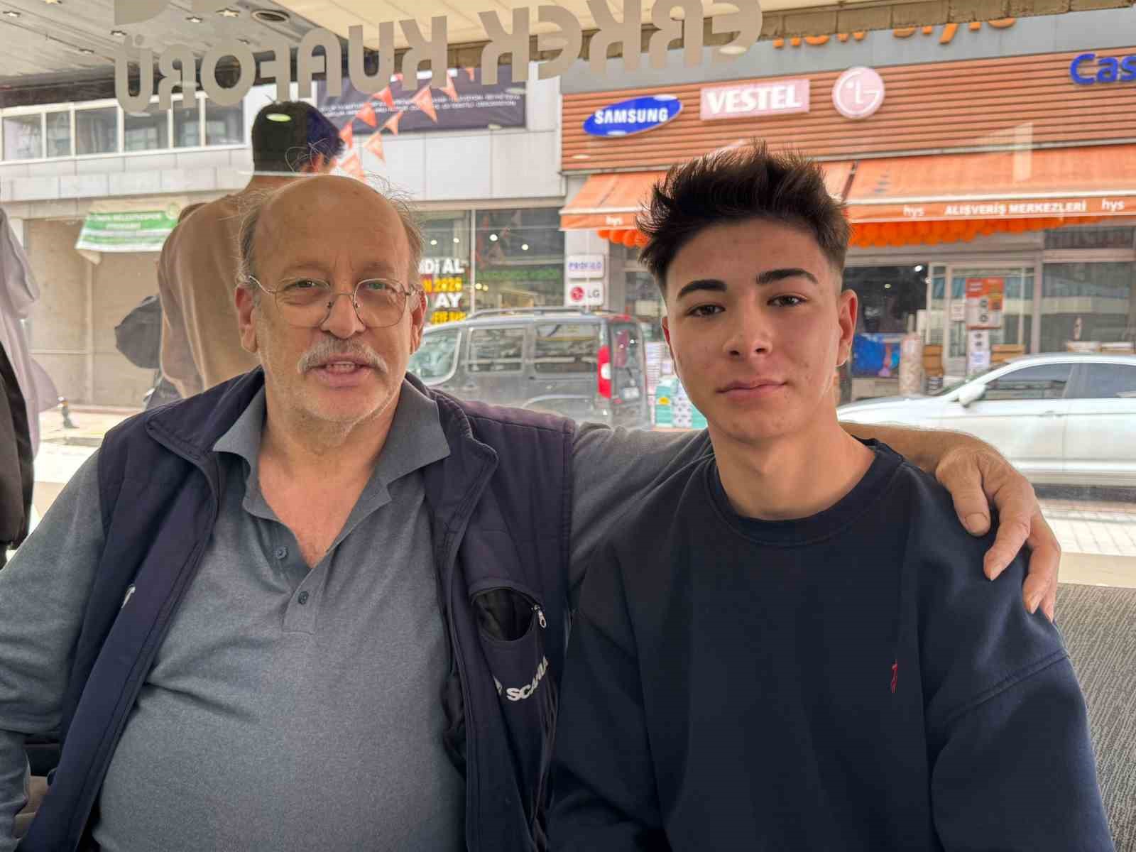 Bankadan emekli maaşını çekmişti, kaybolan çanta sahibine geri döndü
