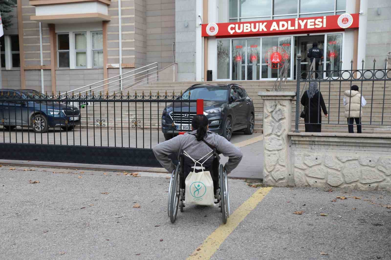 Bankaya olan borcu sebebiyle engelli vatandaşın aracı haciz edildi
Bankaya olan borcu sebebiyle engelli vatandaşın aracı haciz edildi