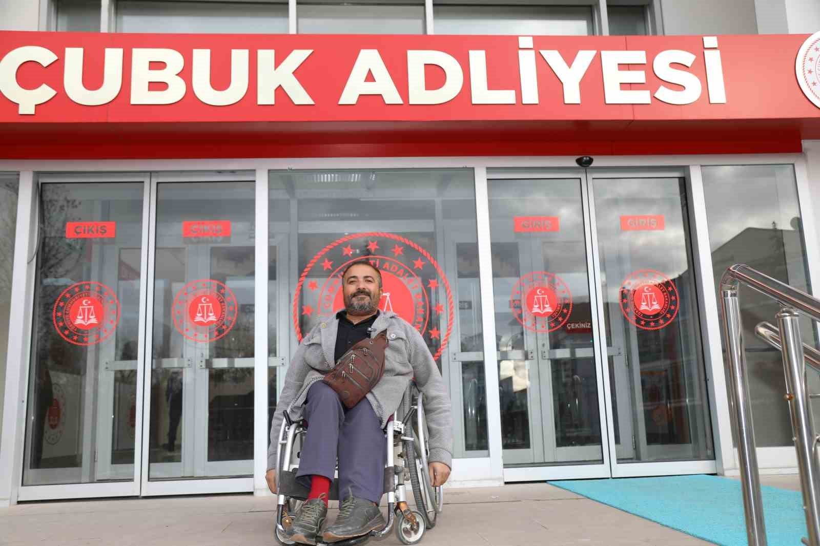 Bankaya olan borcu sebebiyle engelli vatandaşın aracı haciz edildi
Bankaya olan borcu sebebiyle engelli vatandaşın aracı haciz edildi