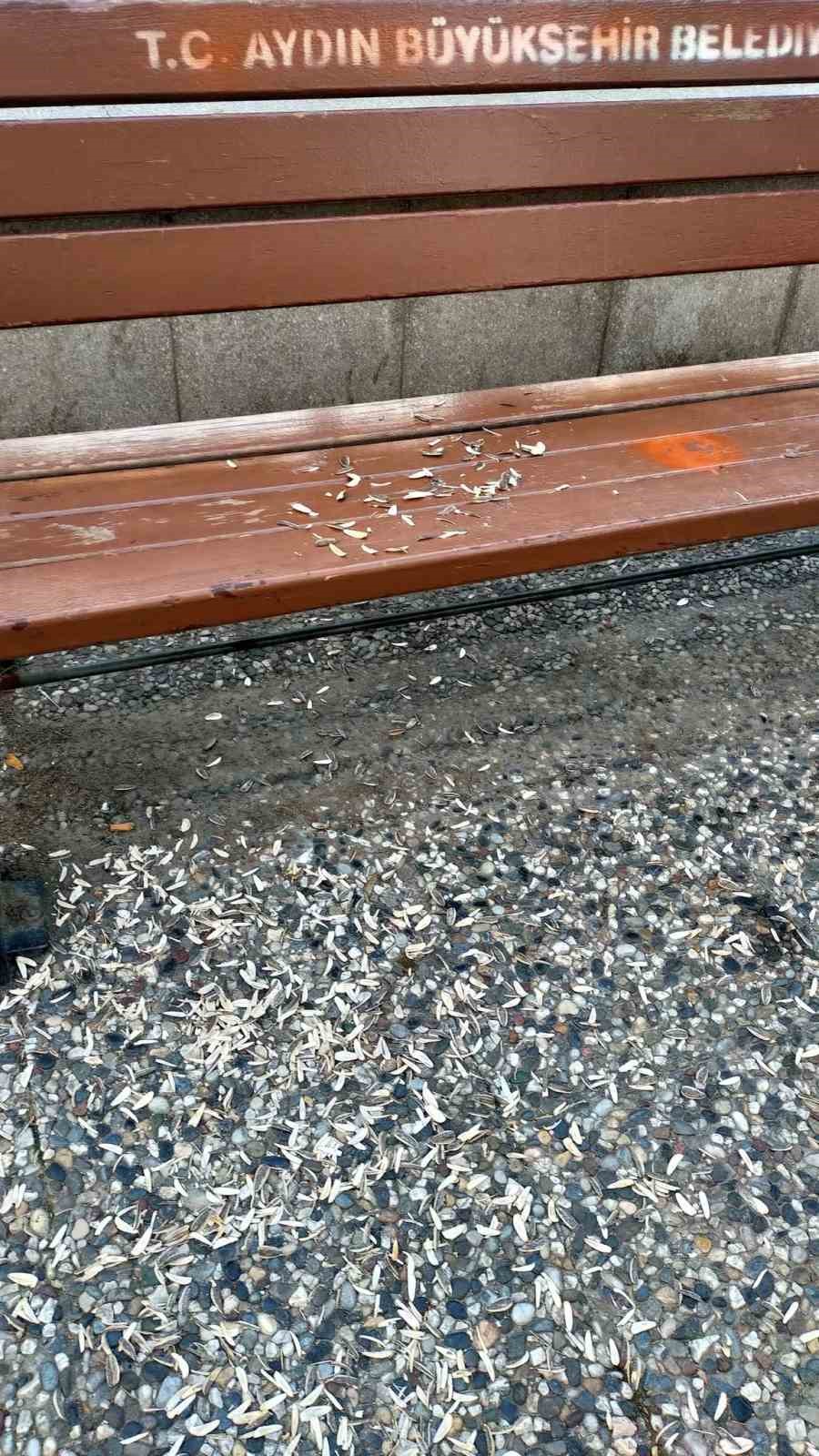 Banklar ve sokaklar duyarsız vatandaşların hedefi oldu
