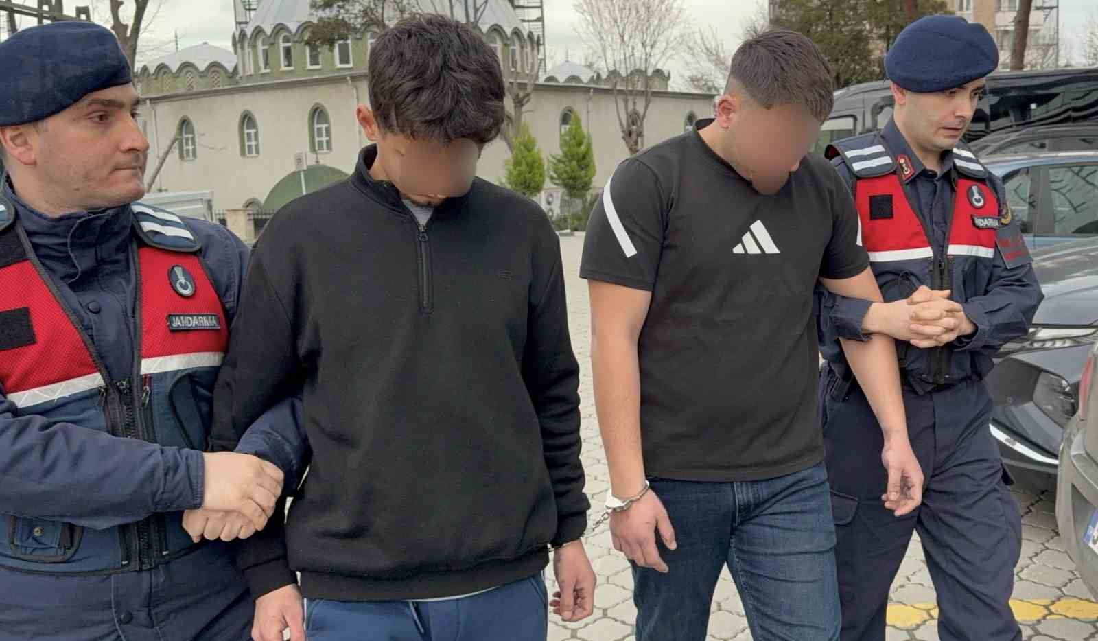 Banyoda tavan arasına gizlenen 7 bin uyuşturucu hap ele geçti
