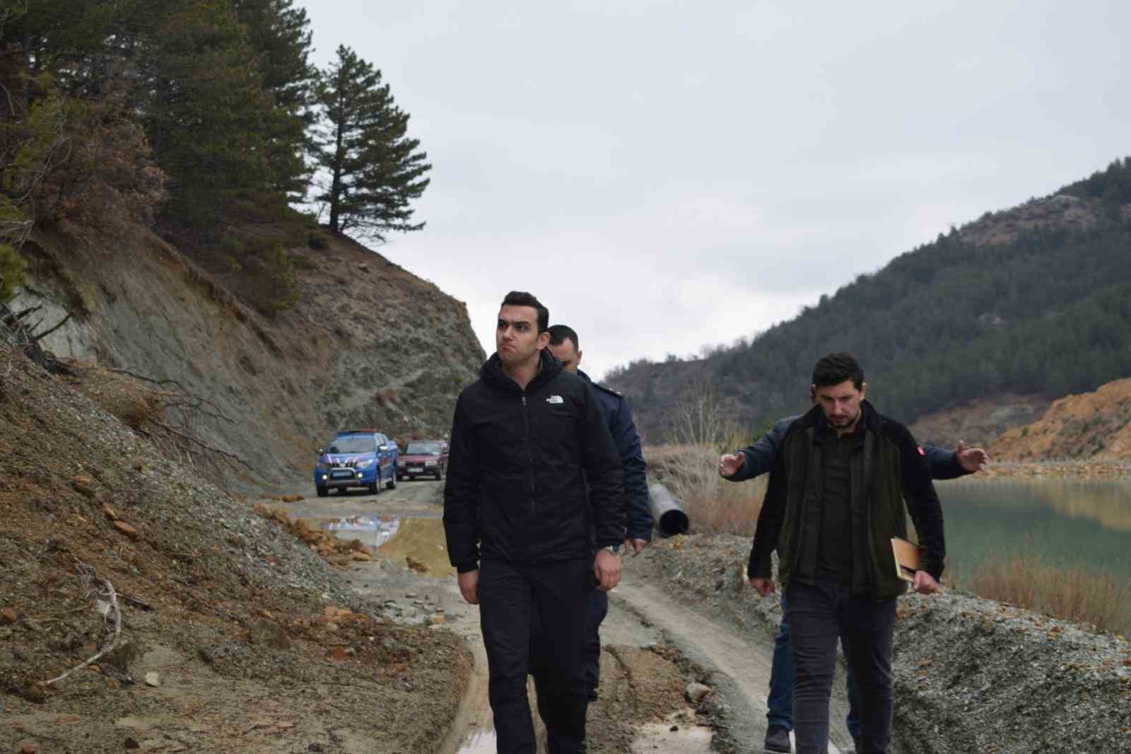 Baraj gölünde artan su seviyesi orman ve arazi yollarında heyelana neden oldu
