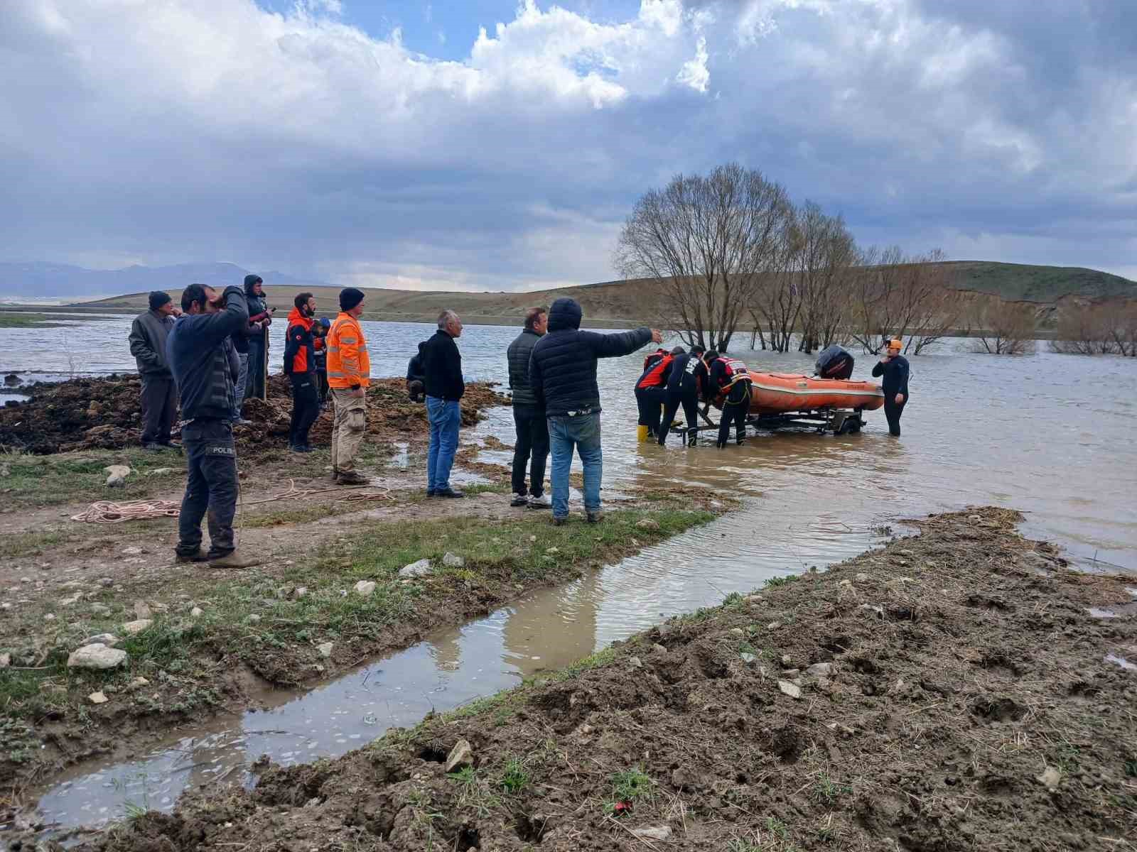 Barajda mahsur kalan ineği AFAD kurtardı
