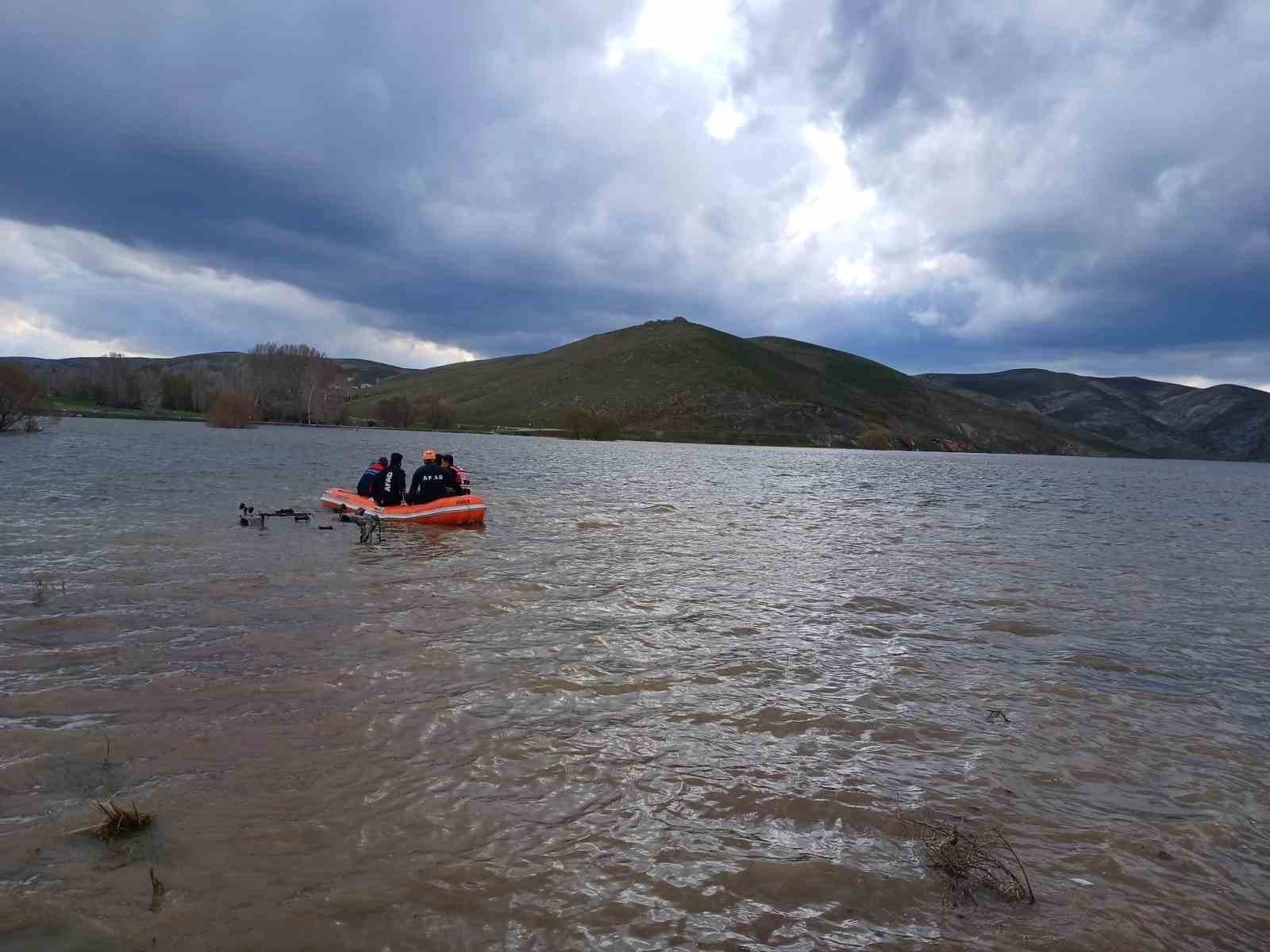 Barajda mahsur kalan ineği AFAD kurtardı
