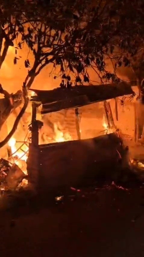 Baraka alevlere teslim oldu
