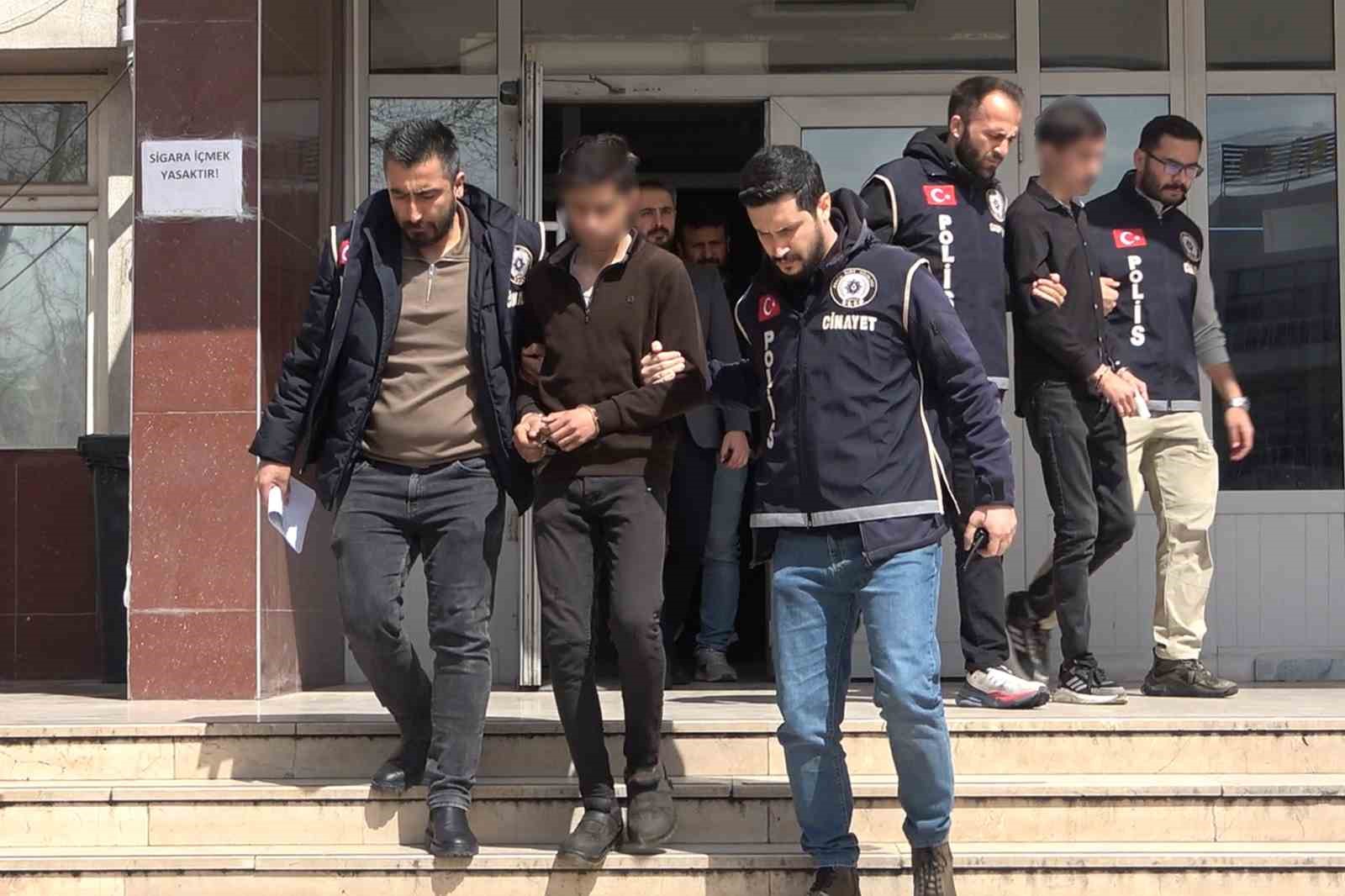 Bardağı taşıran son damla motosiklet oldu: Babalarını canice öldüren iki kardeş adliyeye sevk edildi
