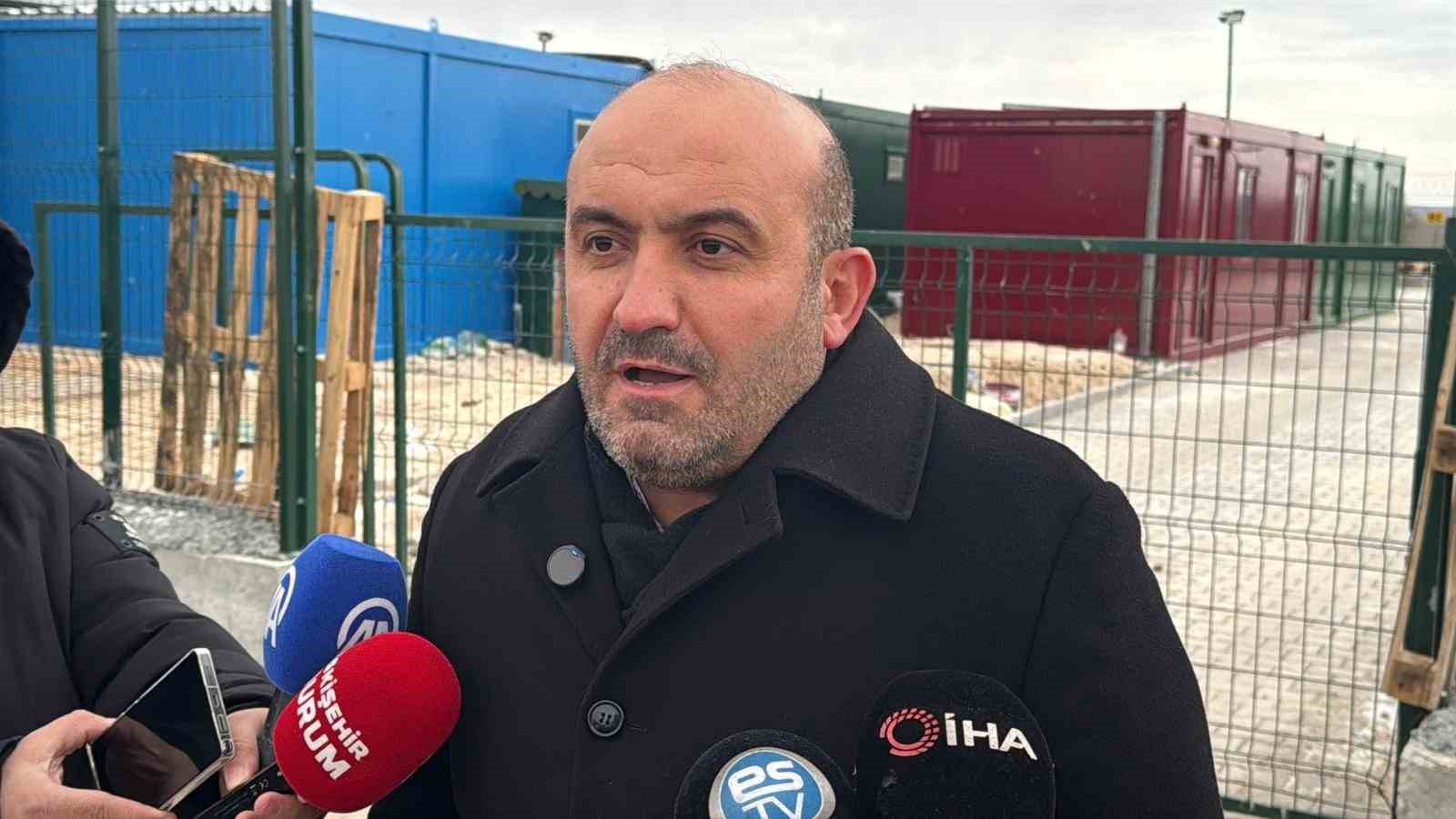 Barınakta aç ve susuz bırakılan köpeklerin birbirini parçaladığı iddiası
