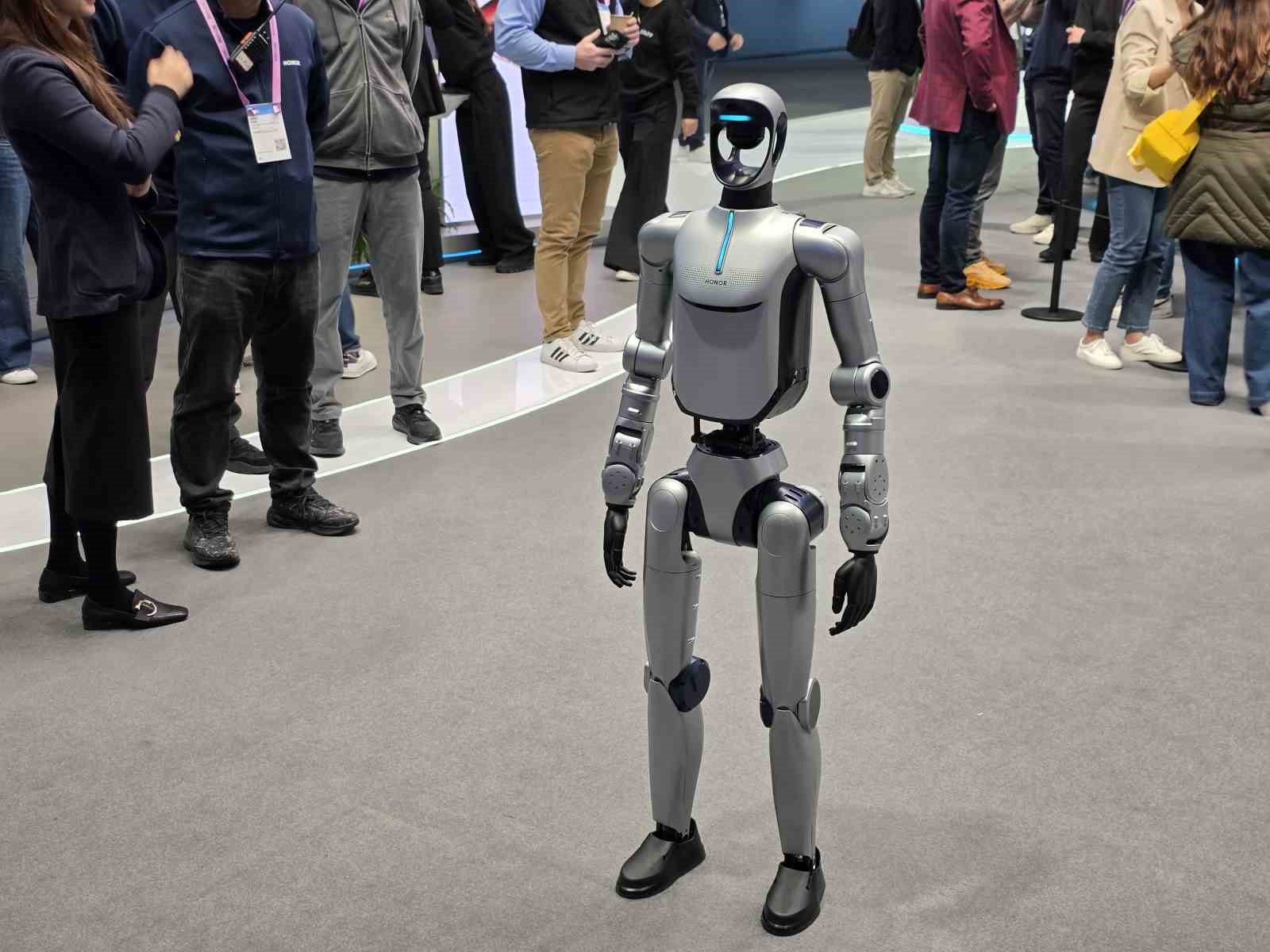 Barselona’da yapay zekalı "metal yaka" sahaya iniyor
