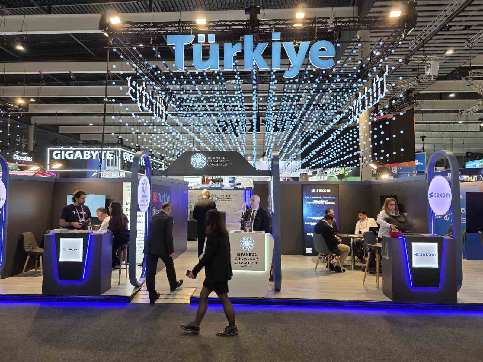 Barselona’da yapay zekalı "metal yaka" sahaya iniyor
