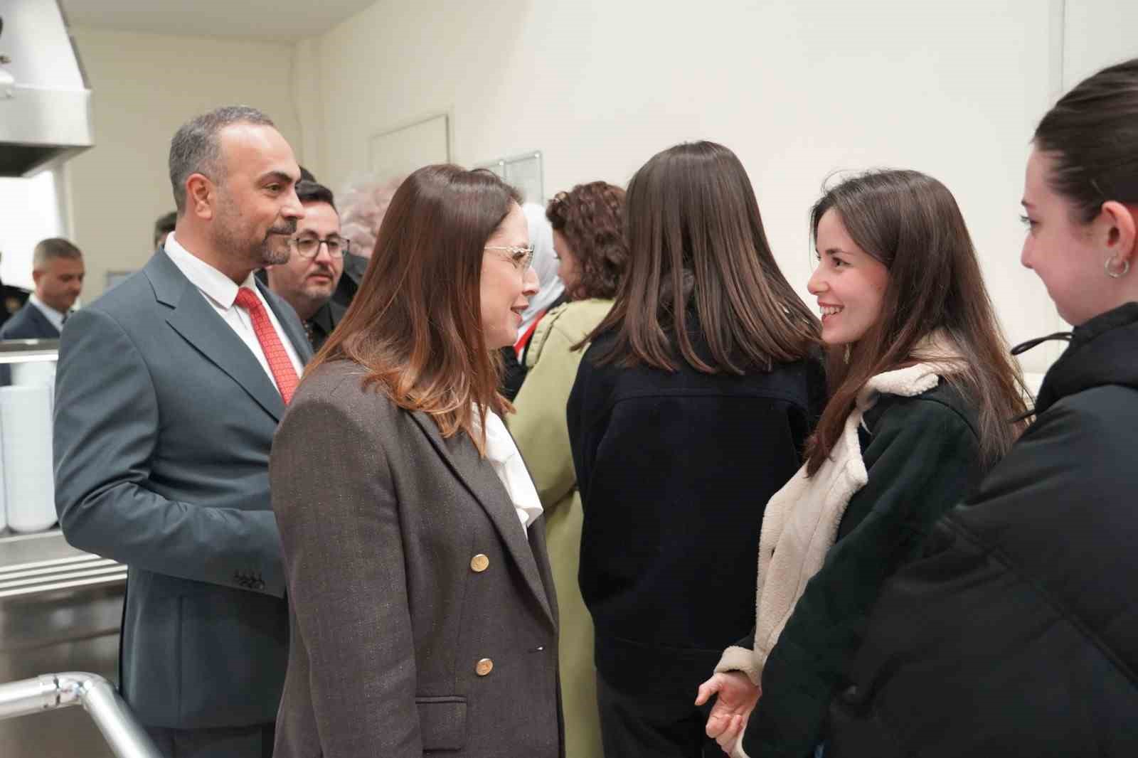 Bartın protokolü üniversite öğrencileriyle iftarda buluştu
Bartın protokolü üniversite öğrencileriyle iftarda buluştu