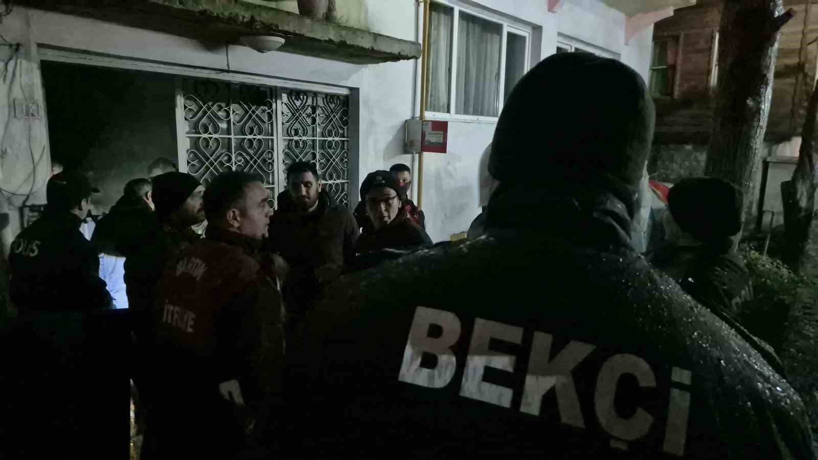 Bartın’da 4 katlı apartmanda yangın paniği: 2 kişi dumandan etkilendi
