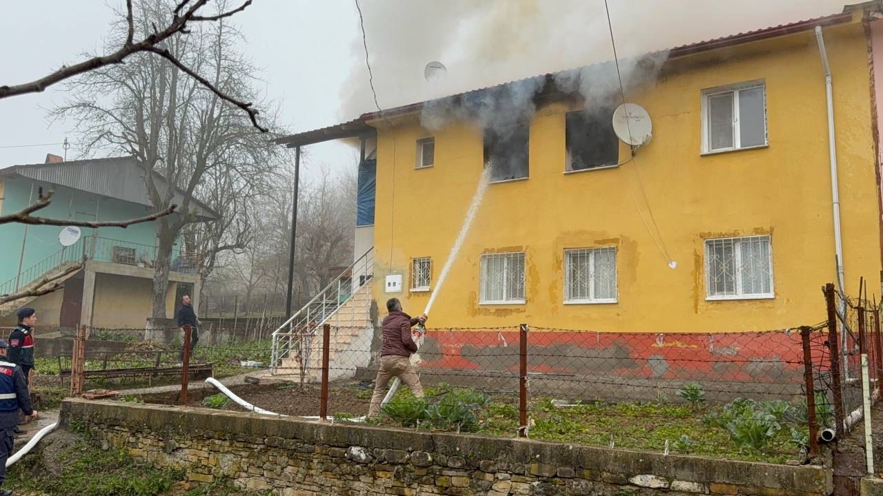 Bartın’da afet konutlarında çıkan yangın paniğe neden oldu

