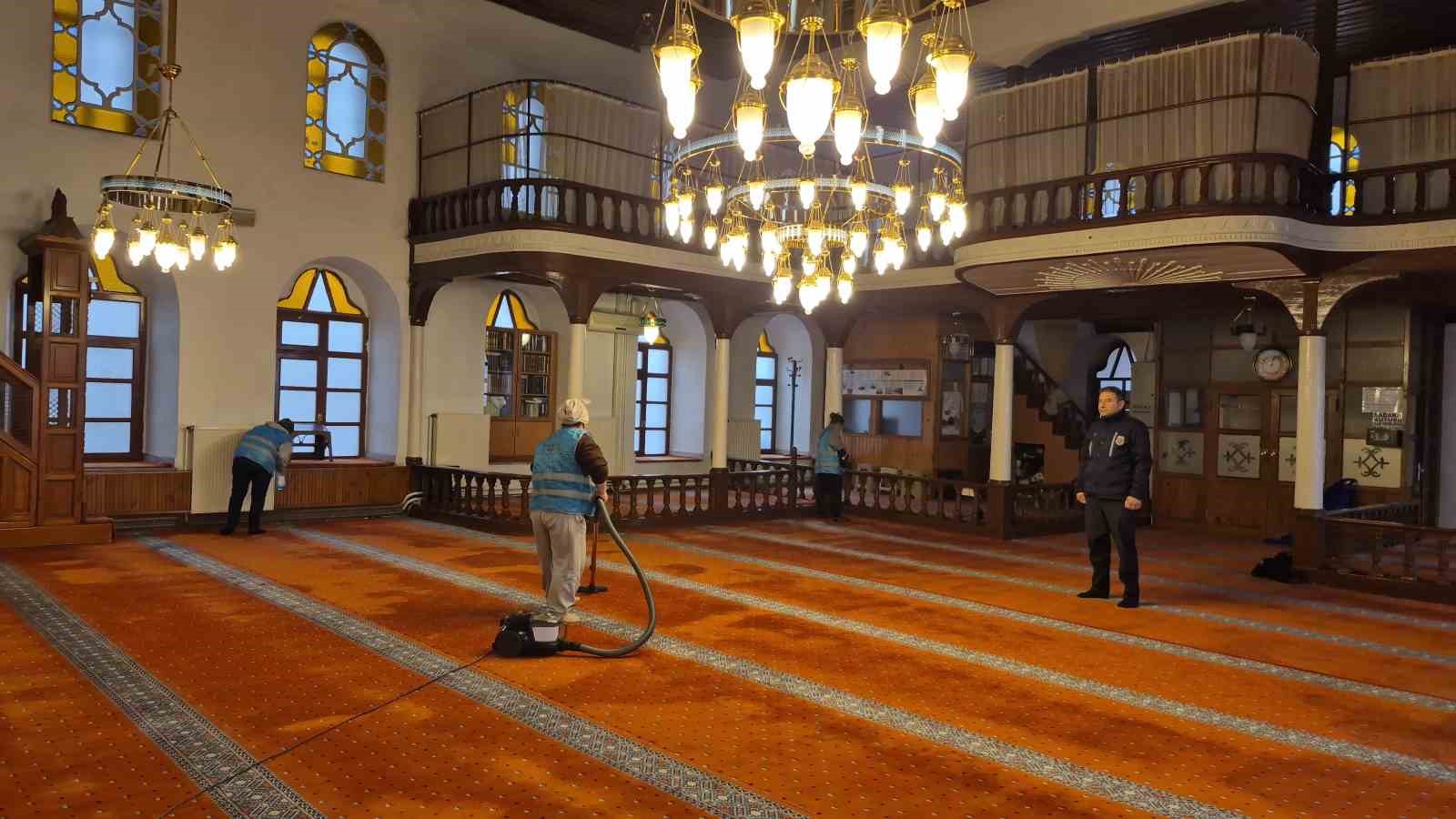 Bartın’da camiler kadın hükümlüler tarafından temizleniyor
