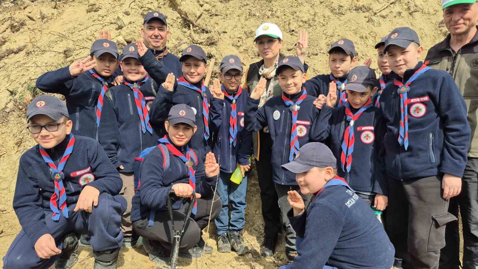 Bartın’da geçen yıl yanan ormana 400 fidan dikildi
