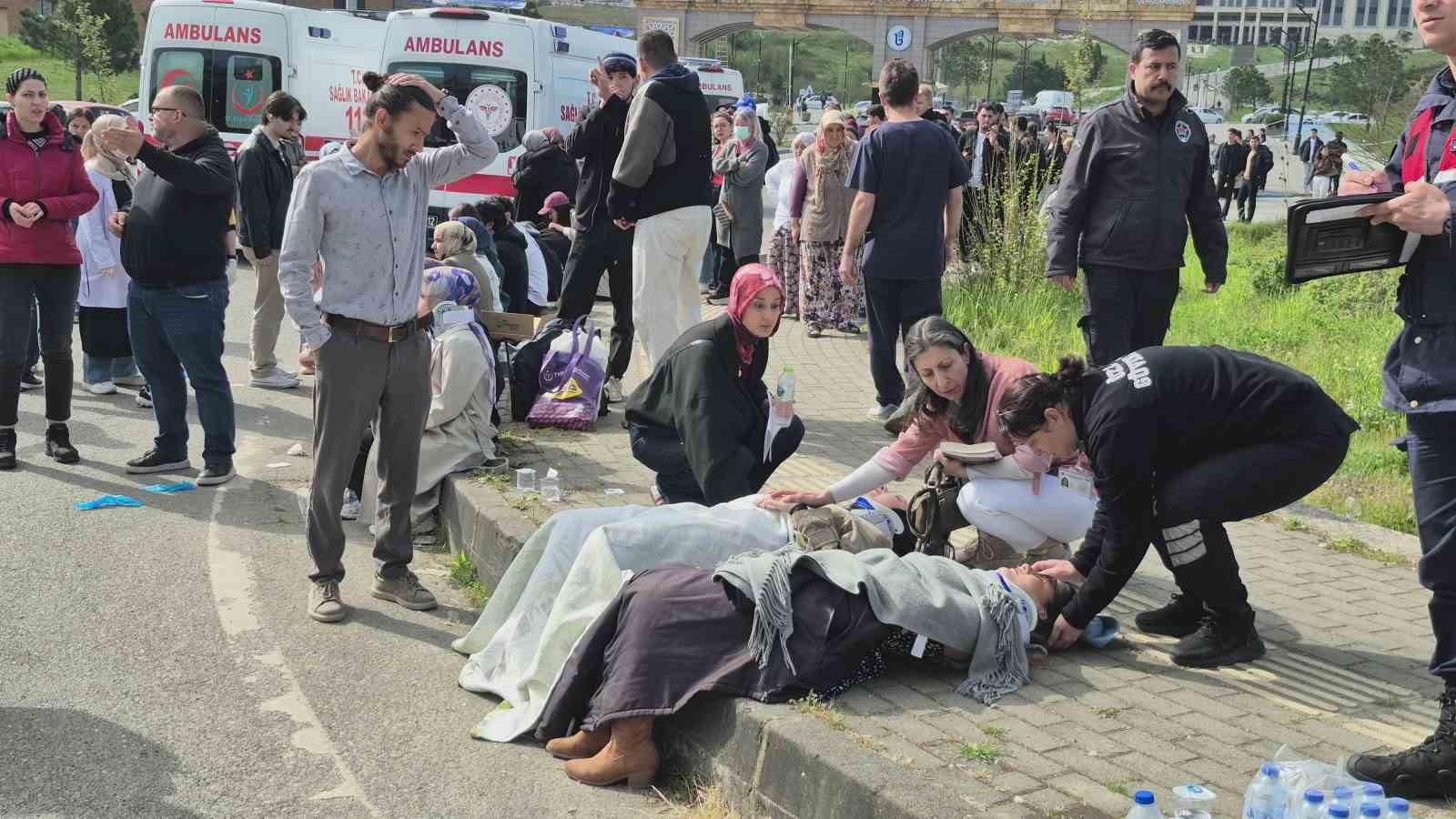 Bartın’da halk otobüsü otomobilin üzerine devrildi: 44 yaralı
