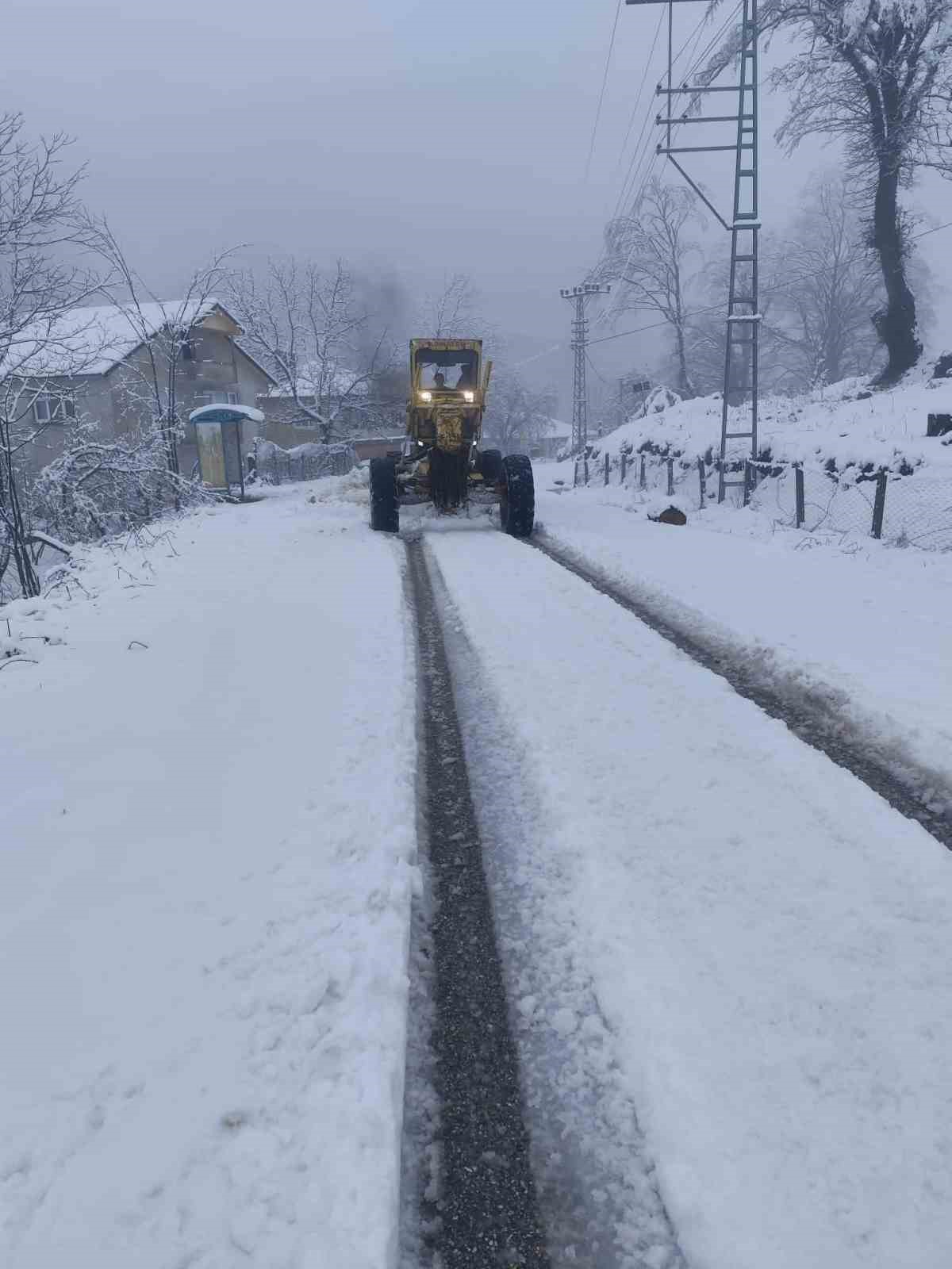 Bartın’da karla mücadele çalışmaları devam ediyor
