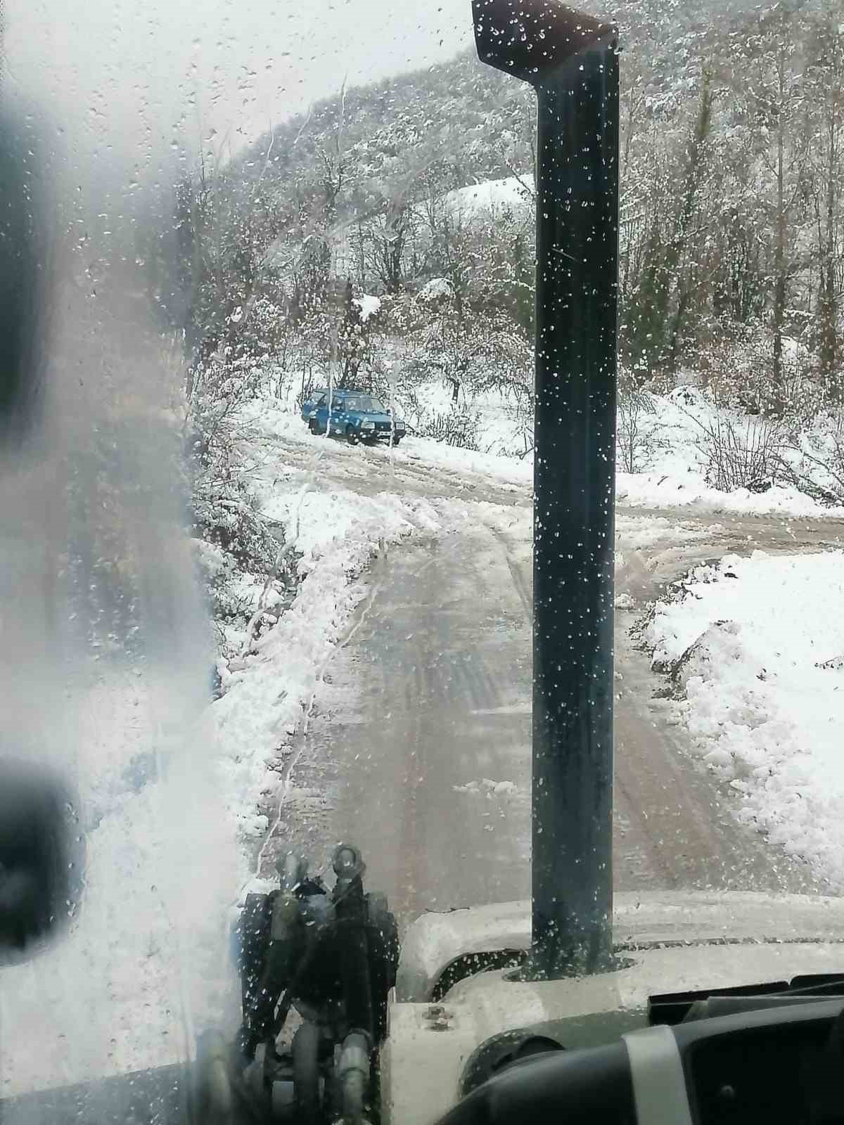 Bartın’da karla mücadele çalışmaları devam ediyor
