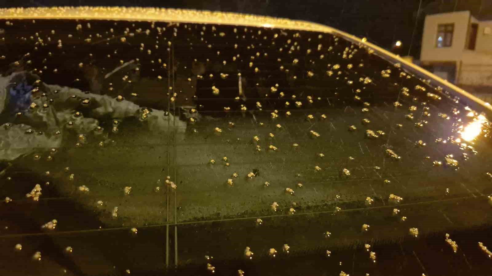 Bartın’da sağanak ve dolu yağışı ırmağı taşırdı
