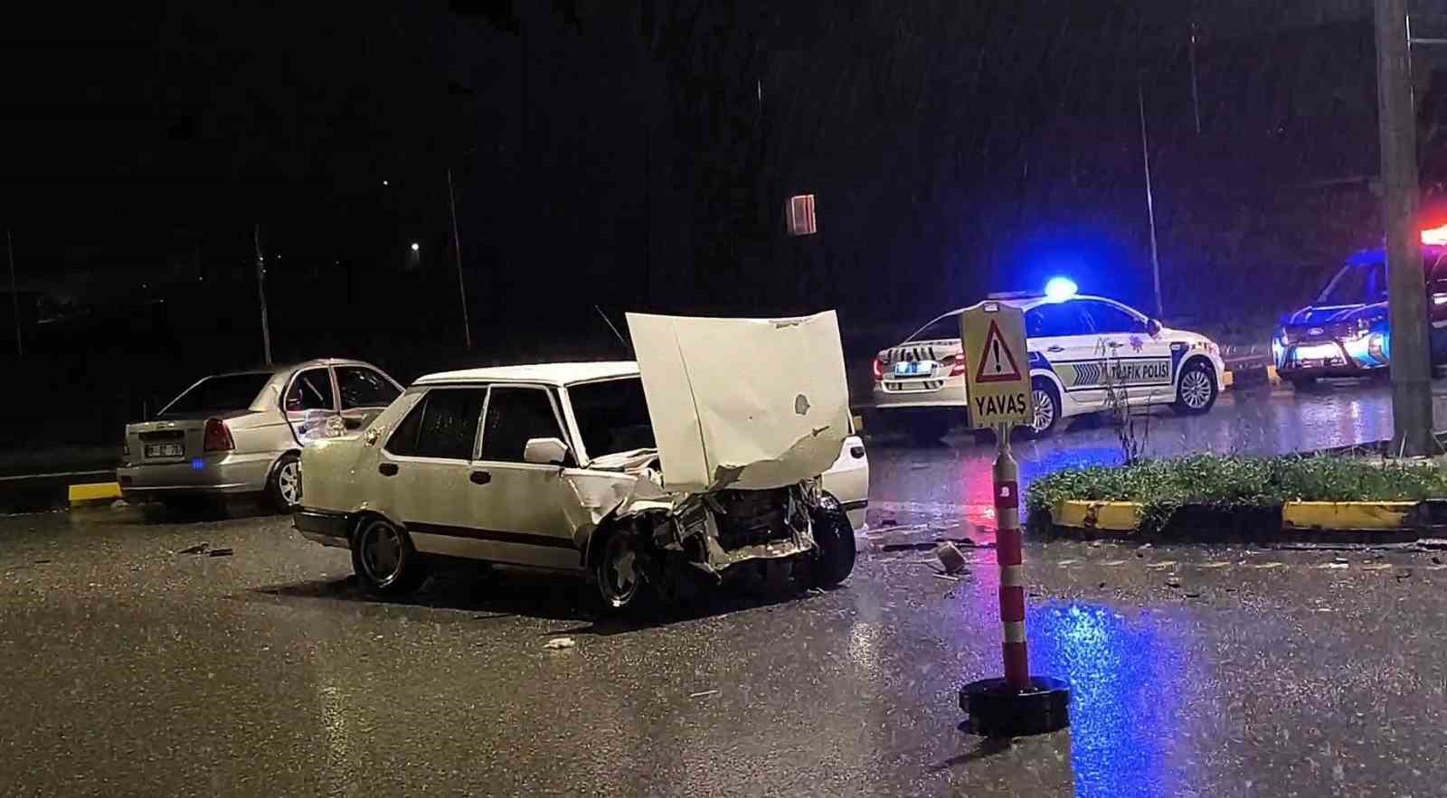 Bartın’da sağanak yağış kazayı beraberinde getirdi: 2 yaralı
