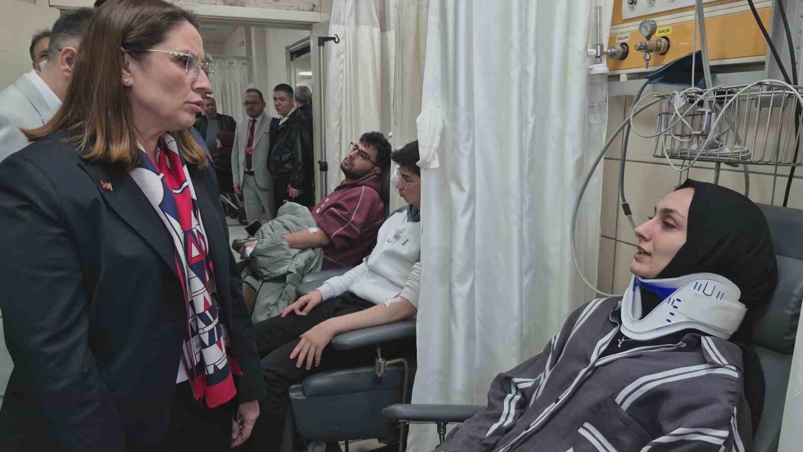 Bartın’daki feci kazanın ardından Vali Arslan yaralıları hastanede ziyaret etti
