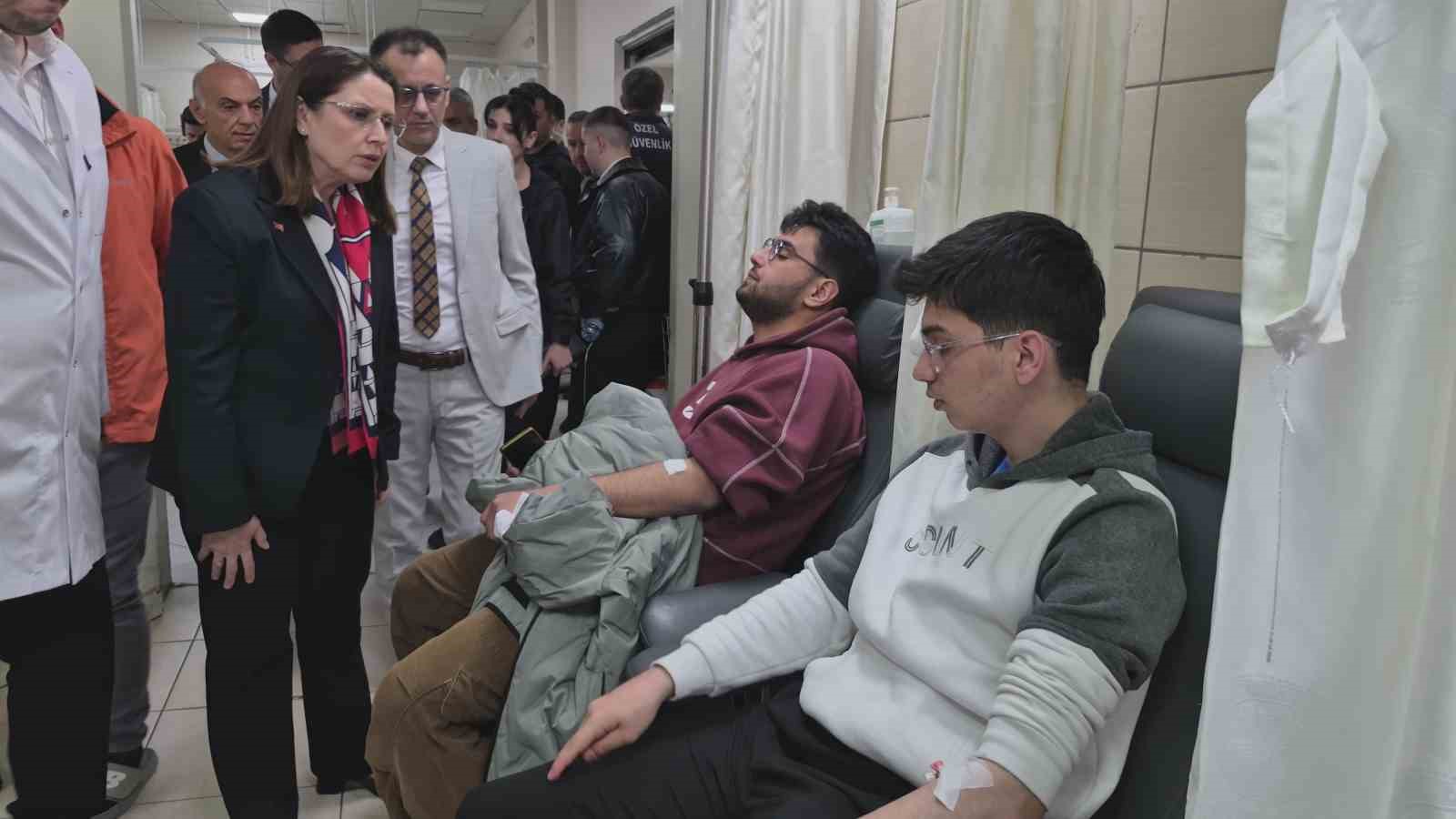 Bartın’daki feci kazanın ardından Vali Arslan yaralıları hastanede ziyaret etti
