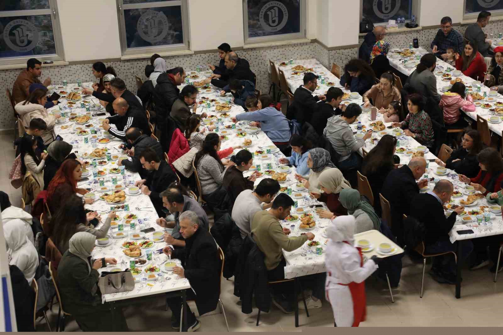 BARÜ ailesi geleneksel iftar programında buluştu
