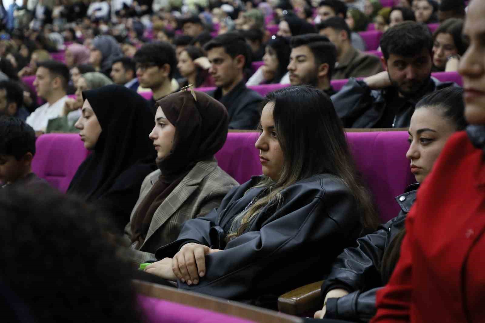 BARÜ’de düzenlenen etkinlikte aile ve gençlik konuşuldu
