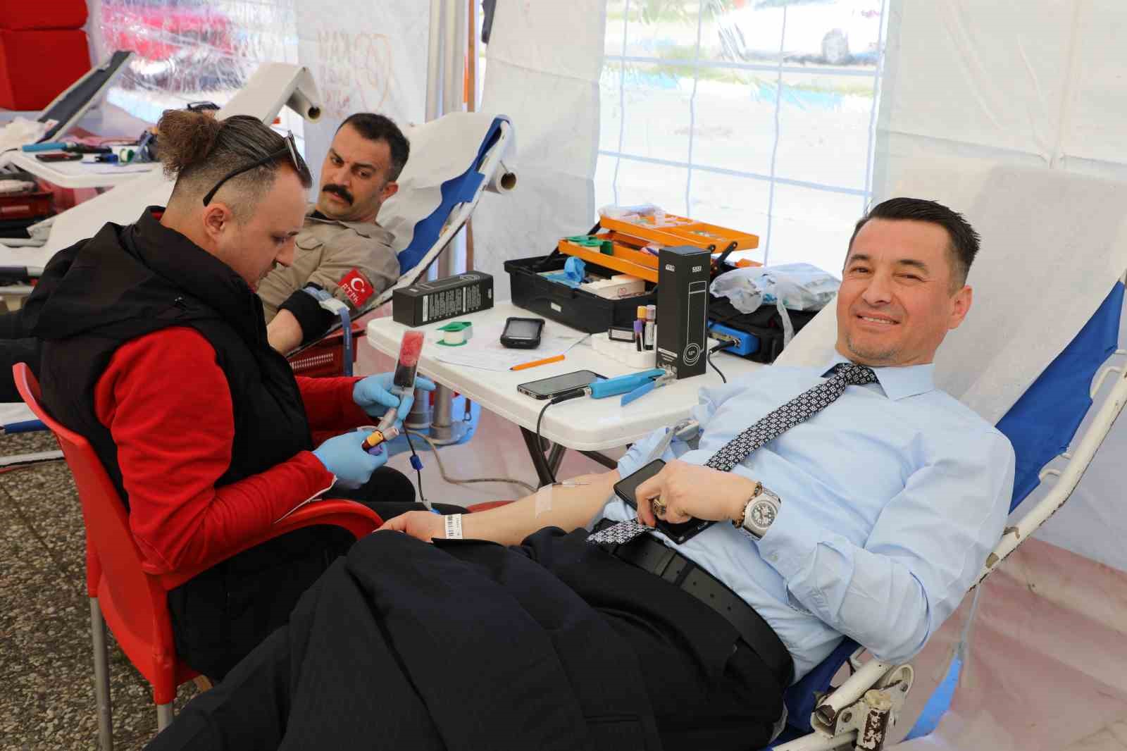 BARÜ’de kan bağışı kampanyası yoğun katılımla tamamlandı
