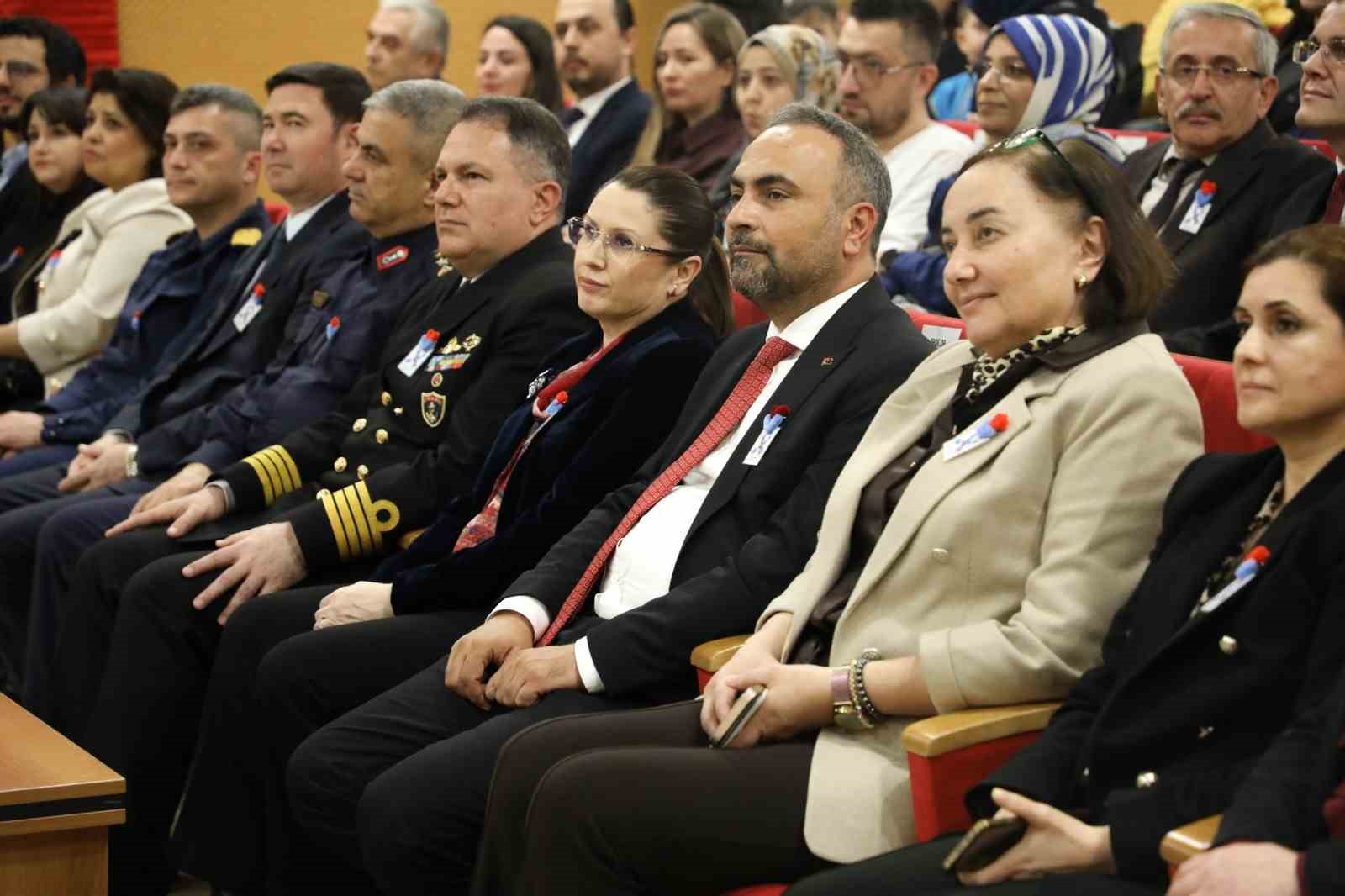 BARÜ’de otizmde tanıdan yetişkinliğe uzanan süreç uzmanlar tarafından anlatıldı
