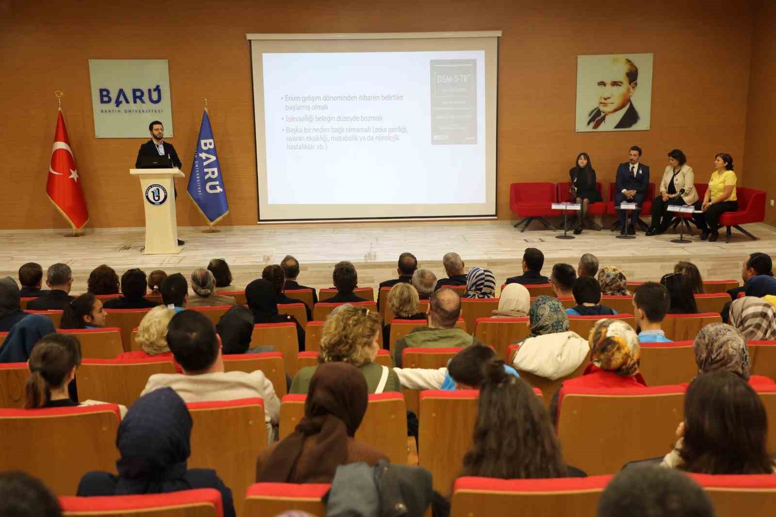 BARÜ’de otizmde tanıdan yetişkinliğe uzanan süreç uzmanlar tarafından anlatıldı
