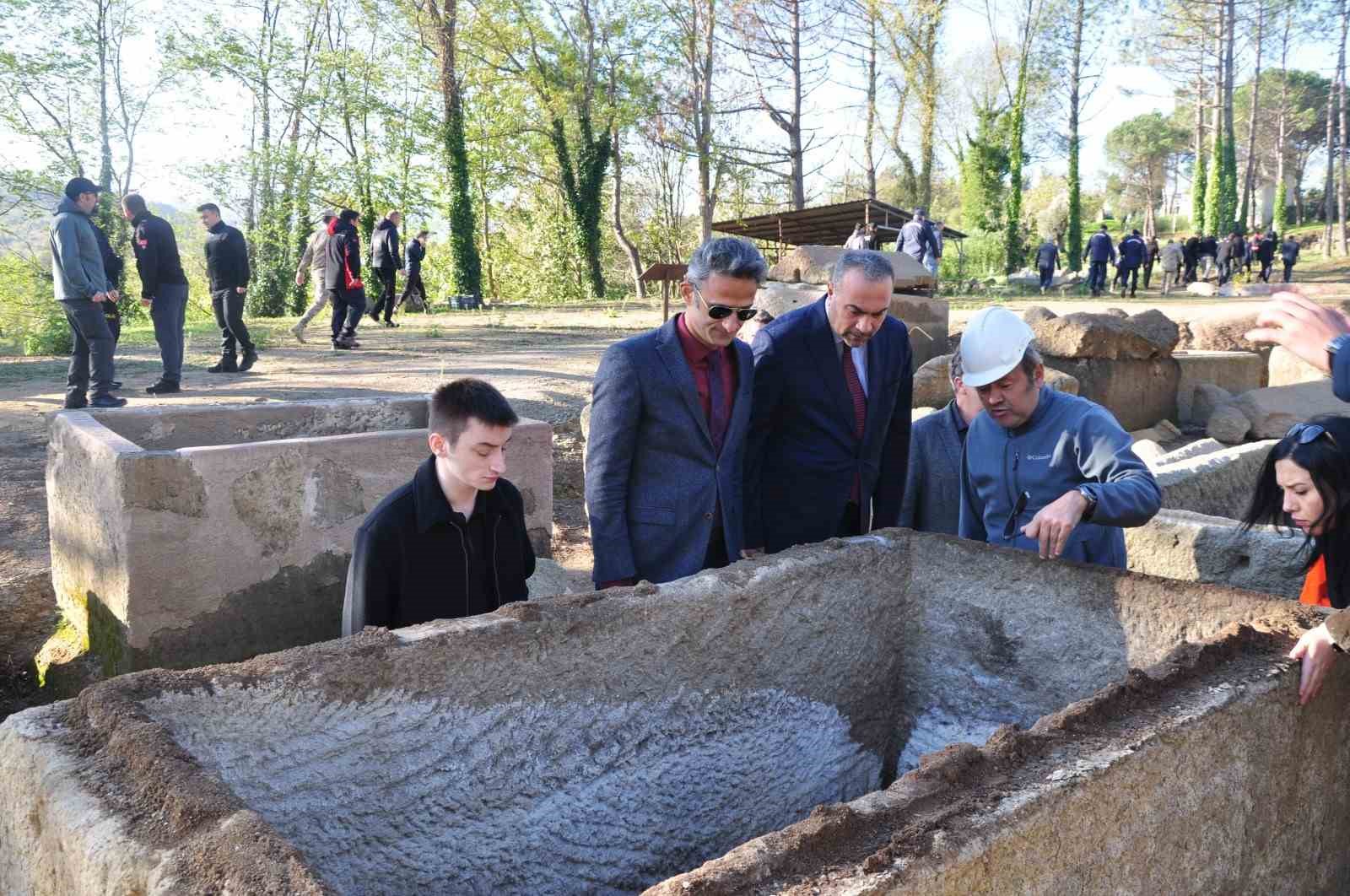 BARÜ’nün çalışmalarıyla Tios Antik Kenti’nde Karadeniz Bölgesi’nin en büyük mezarlık alanı bulundu
