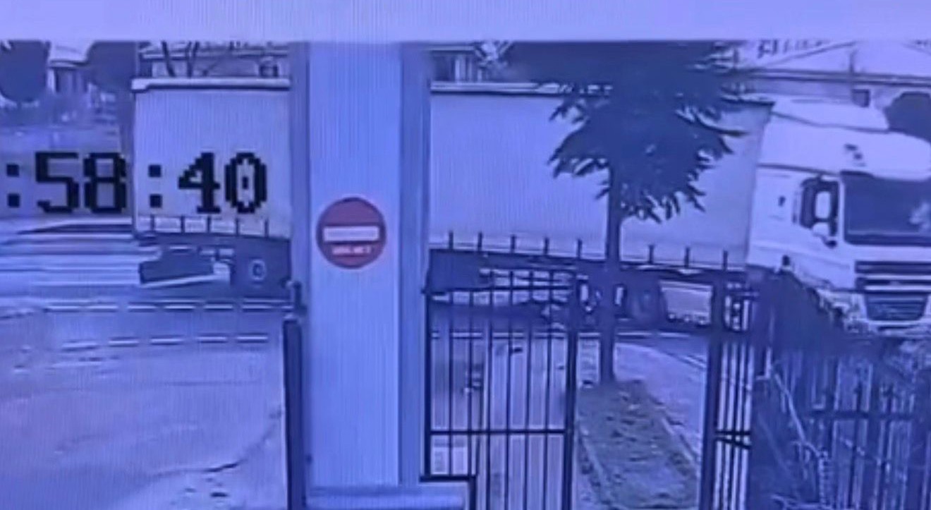 Başakşehir’de tırın altında kalan motosiklet sürücüsü ölümden döndü
Başakşehir’de tırın altında kalan motosiklet sürücüsü ölümden döndü