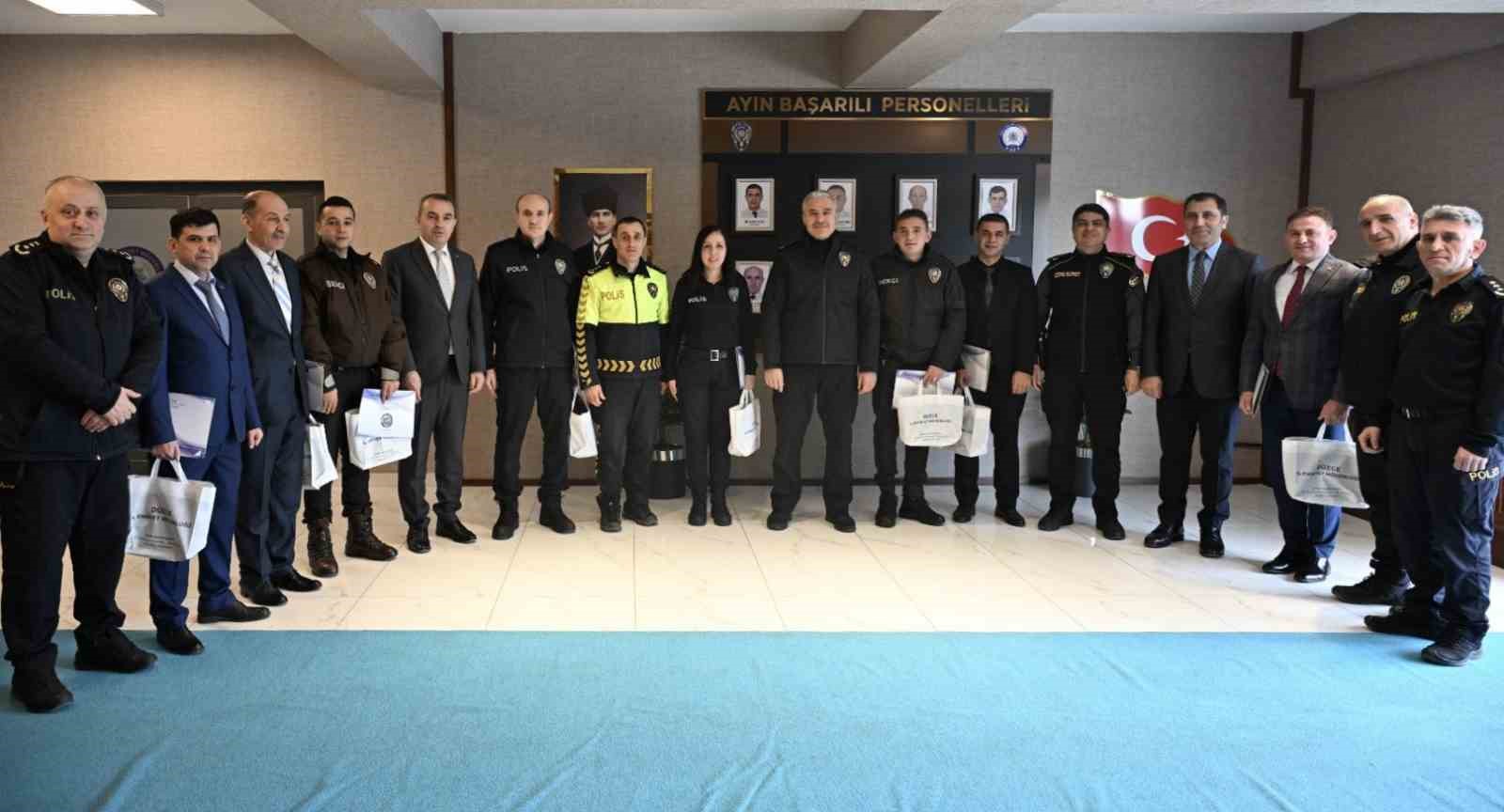 Başarı gösteren emniyet personeline teşekkür belgesi
