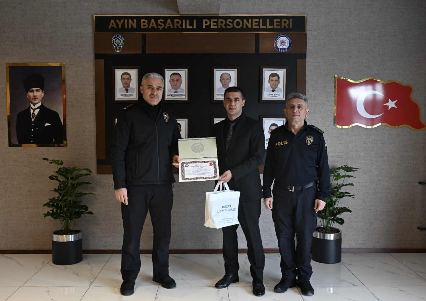 Başarı gösteren emniyet personeline teşekkür belgesi
