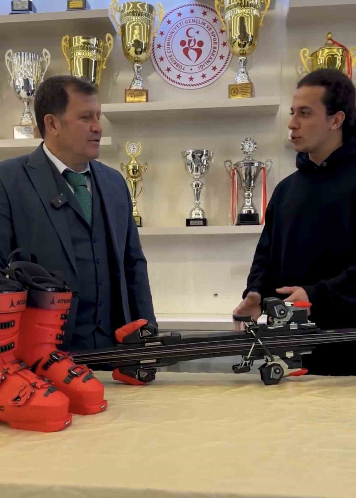 Başarılı sporcuya malzeme desteği
