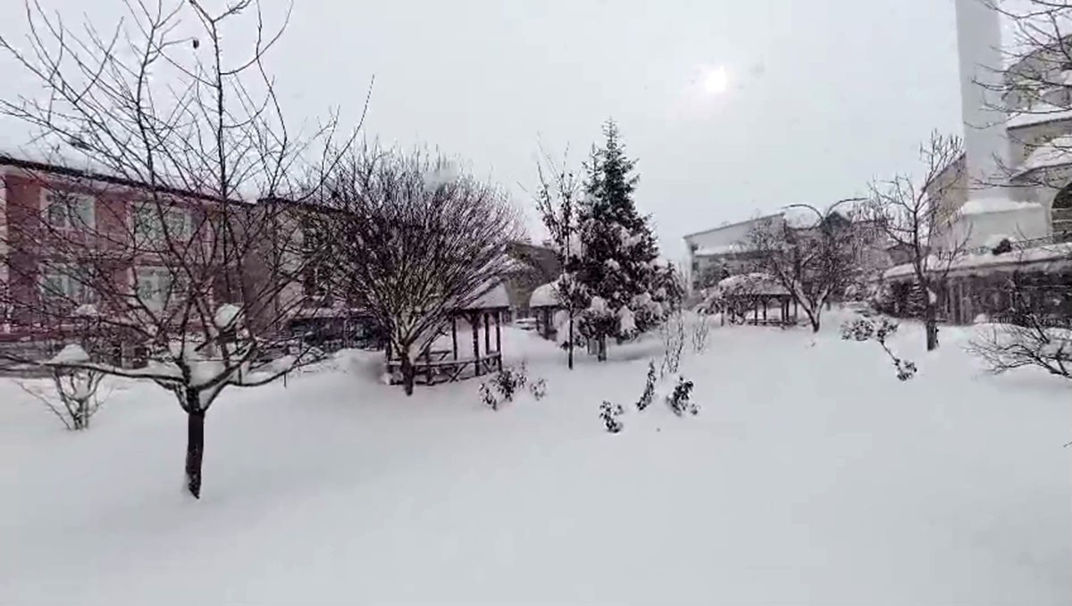 Başçiftlik kar altında kaldı
