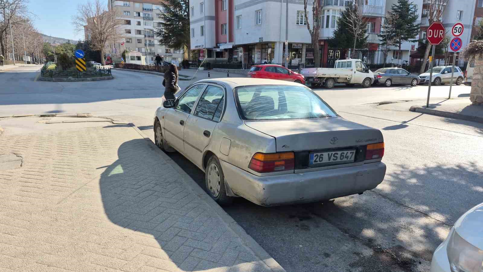 Basılı kalan otomobil kornası pazar günü vatandaşların kabusu oldu
Basılı kalan otomobil kornası pazar günü vatandaşların kabusu oldu