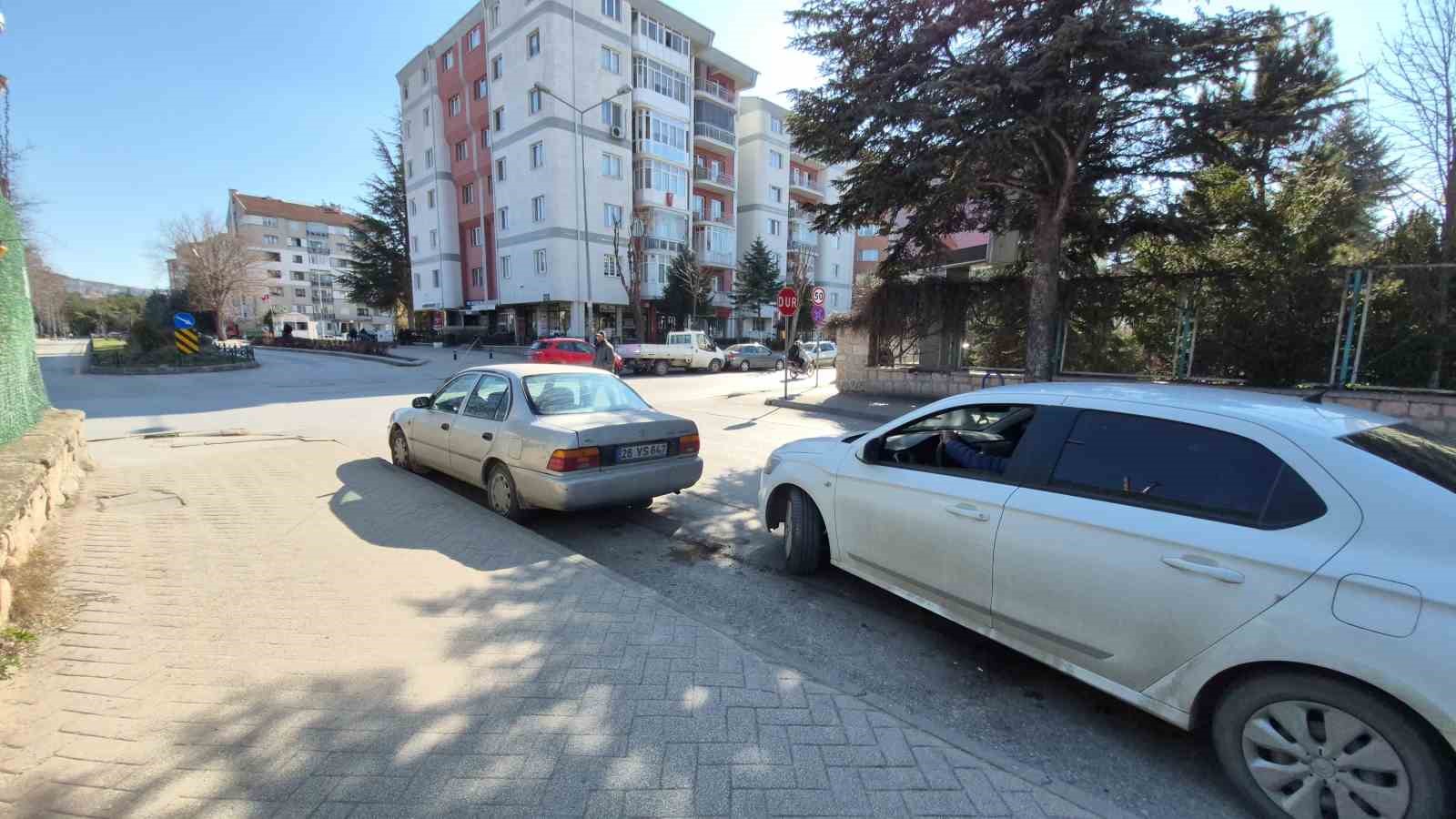 Basılı kalan otomobil kornası pazar günü vatandaşların kabusu oldu
Basılı kalan otomobil kornası pazar günü vatandaşların kabusu oldu