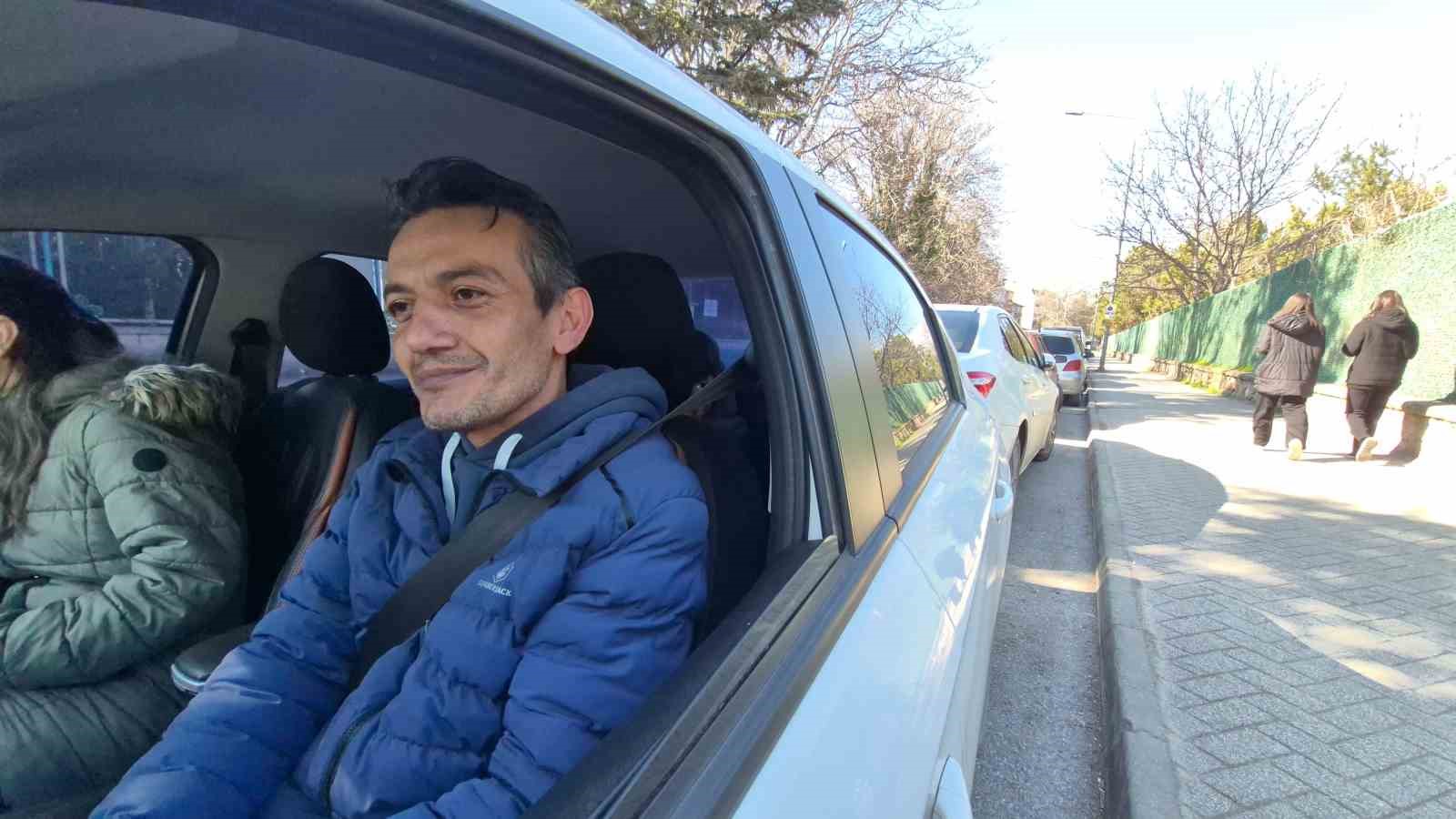 Basılı kalan otomobil kornası pazar günü vatandaşların kabusu oldu
Basılı kalan otomobil kornası pazar günü vatandaşların kabusu oldu