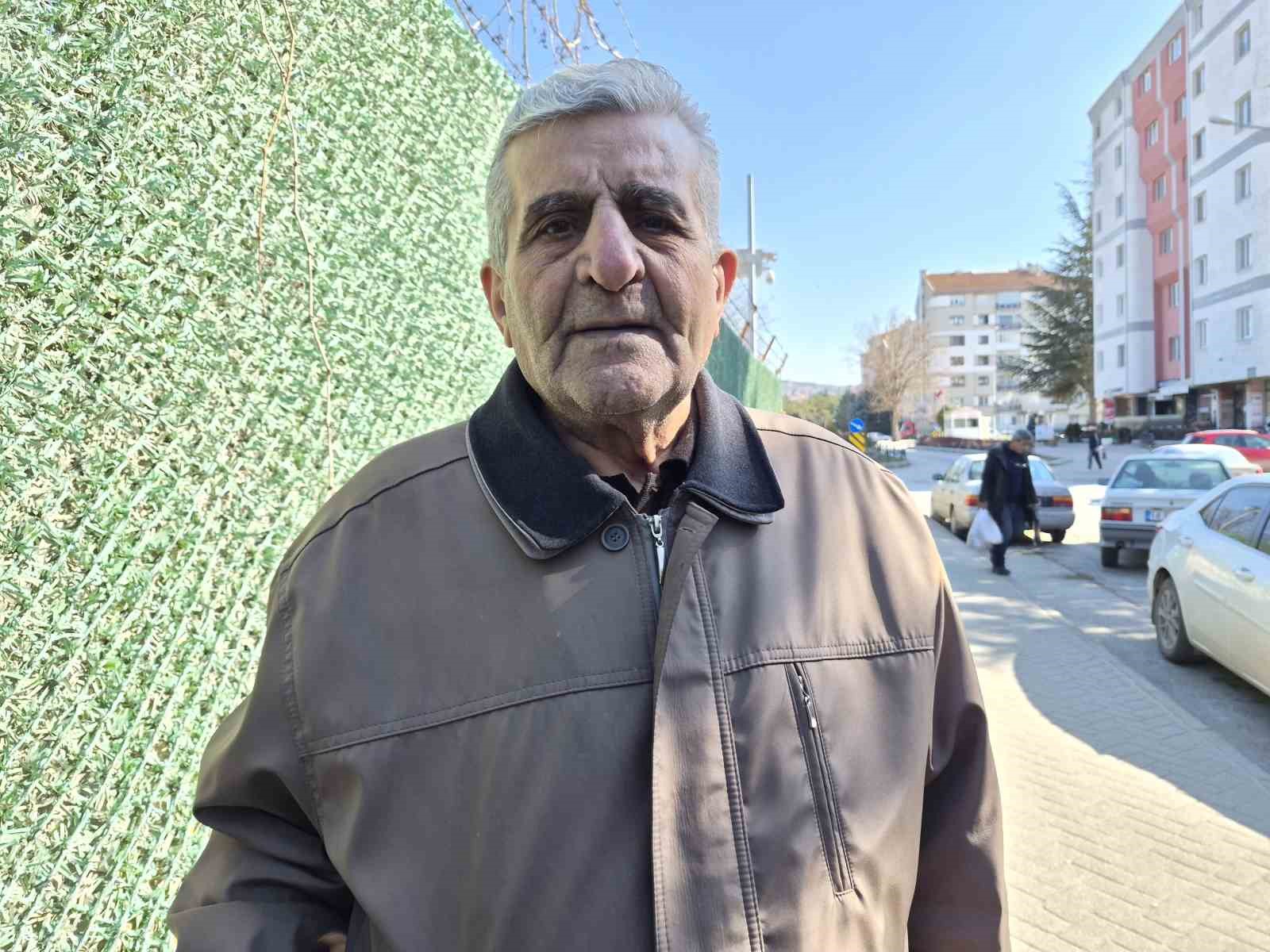 Basılı kalan otomobil kornası pazar günü vatandaşların kabusu oldu
Basılı kalan otomobil kornası pazar günü vatandaşların kabusu oldu