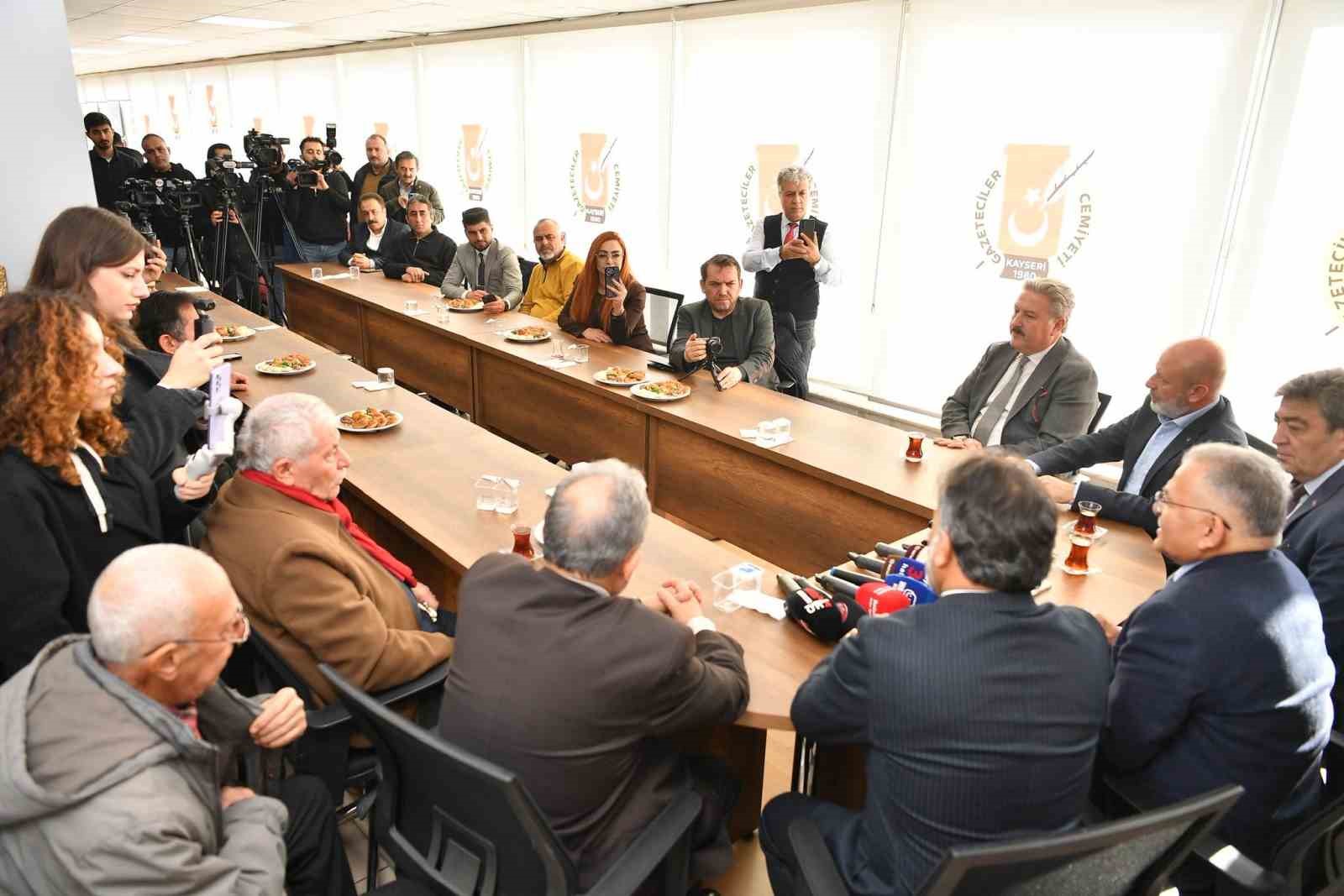 Basın mensuplarının 10 Ocak Çalışan Gazeteciler Günü’nü kutlayan Büyükkılıç: "İyi ki varsınız"
