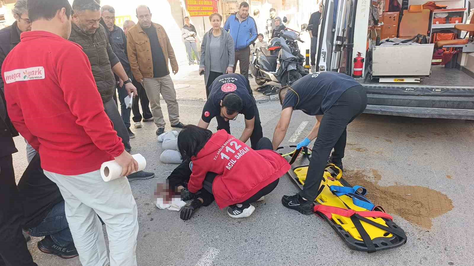 Başında olması gereken kask motosiklette olunca ölümden döndü
