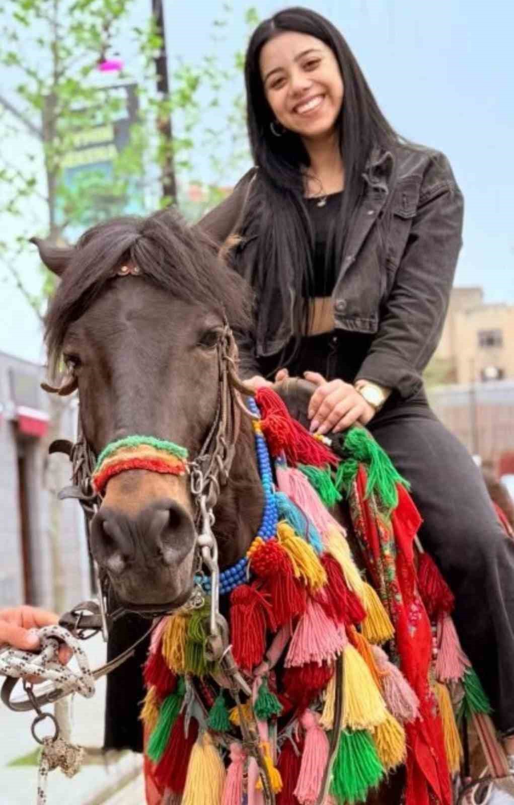 Başından vurulmuş halde eşi tarafından hastaneye götürülen kadın hayatını kaybetti
