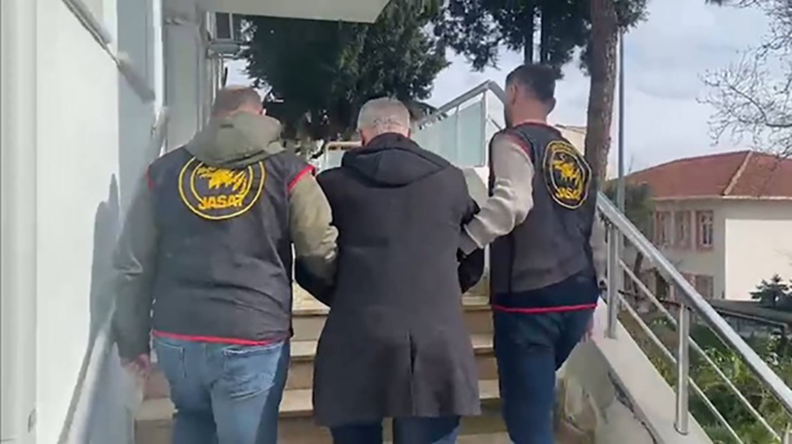 Başından vurulup yakılmıştı
