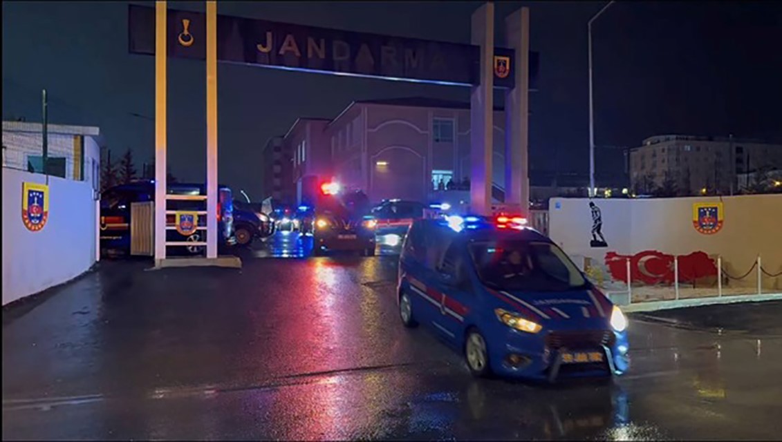 Başından vurulup yakılmıştı
