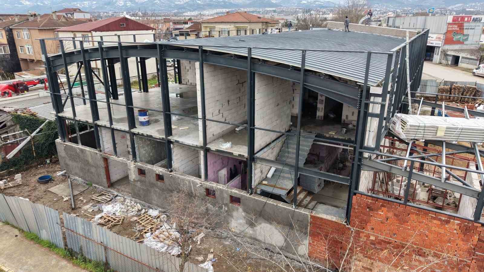 Başiskele Vezirçiftliği Kapalı Spor Salonu inşaatı sürüyor
