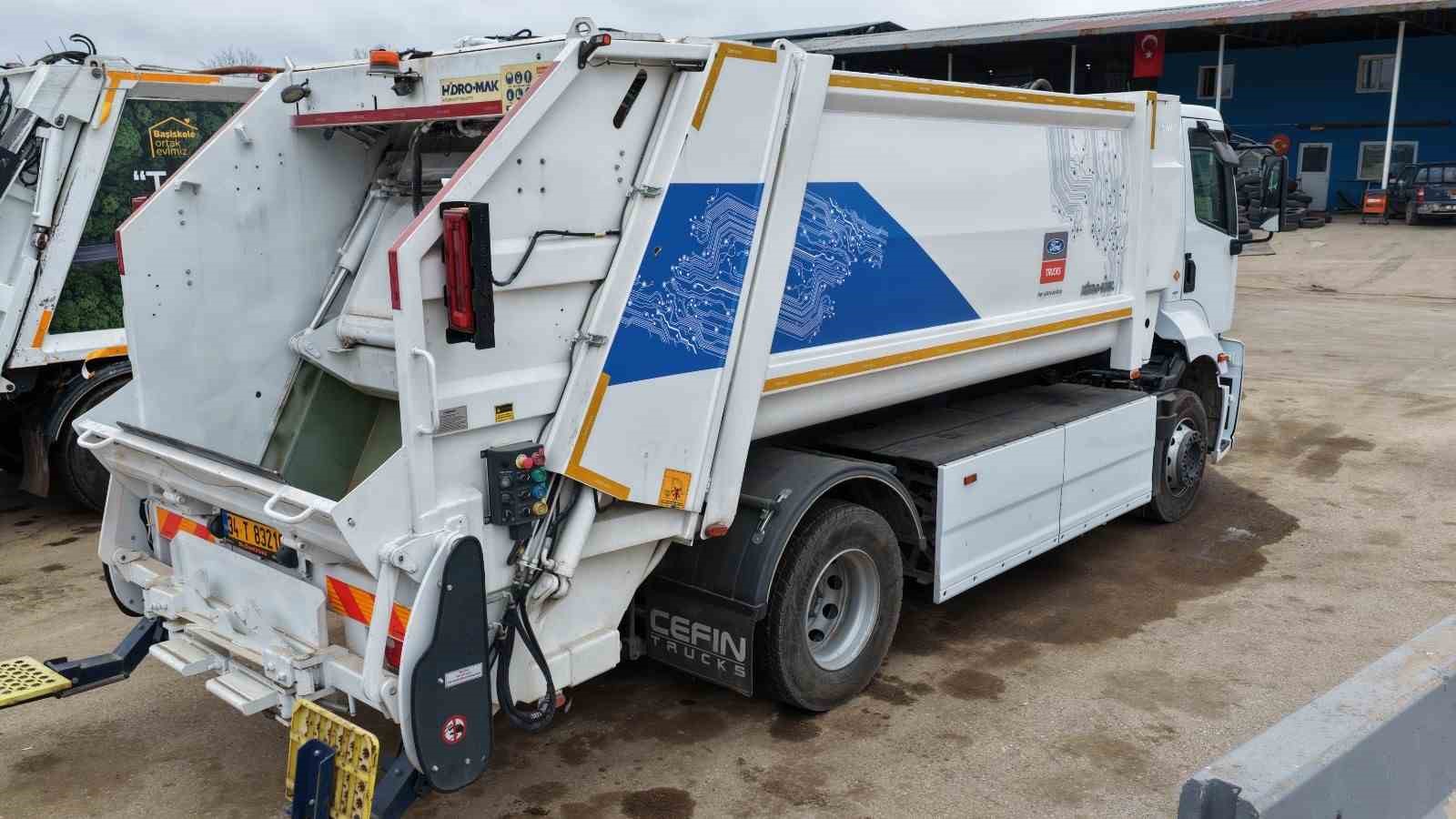 Başiskele’de elektrikli çöp kamyonu dönemi başlıyor
Başiskele’de elektrikli çöp kamyonu dönemi başlıyor