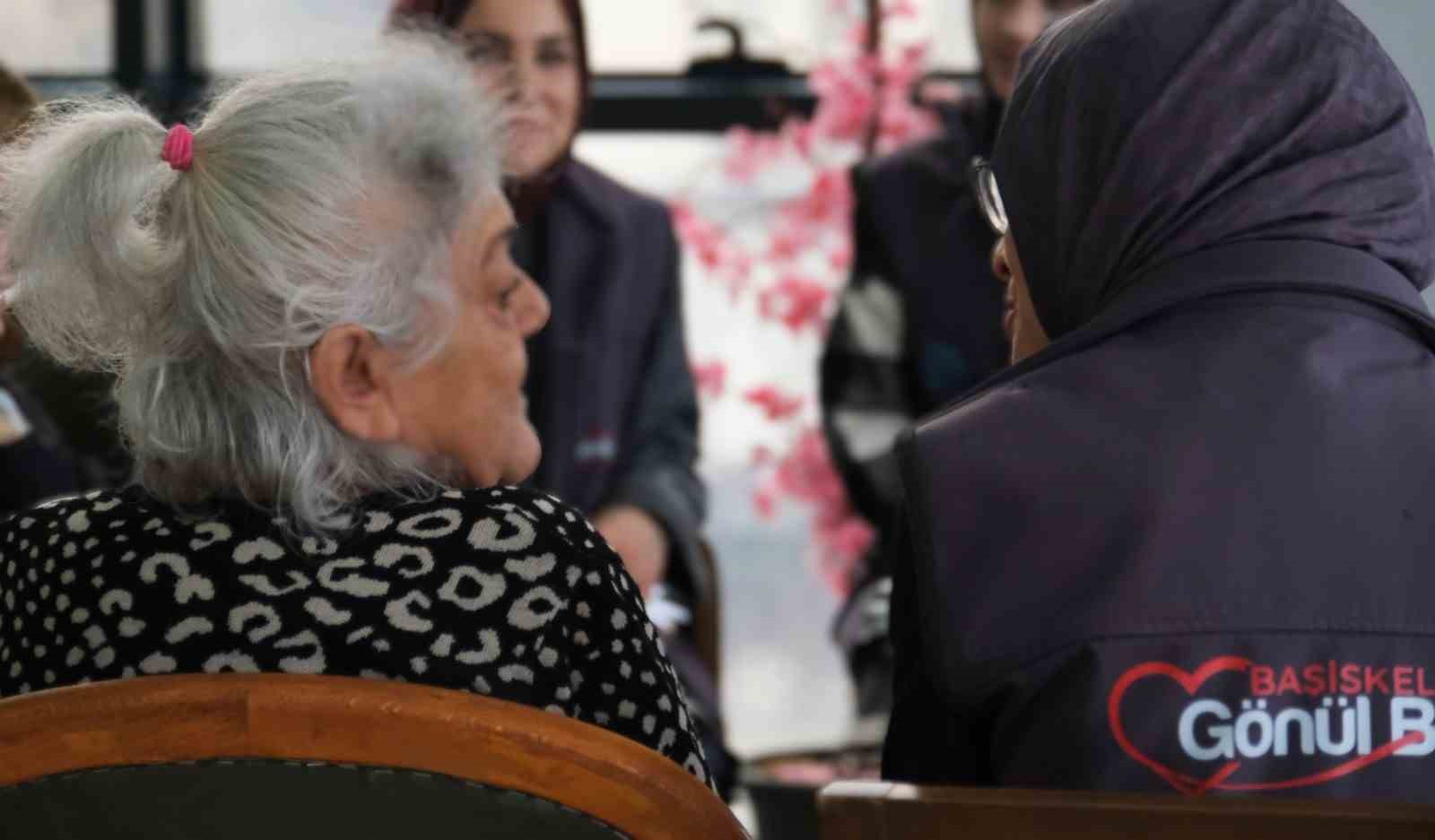 Başiskele’de "Gönül Bağı" gönüllüleri huzurevi sakinleriyle buluştu
