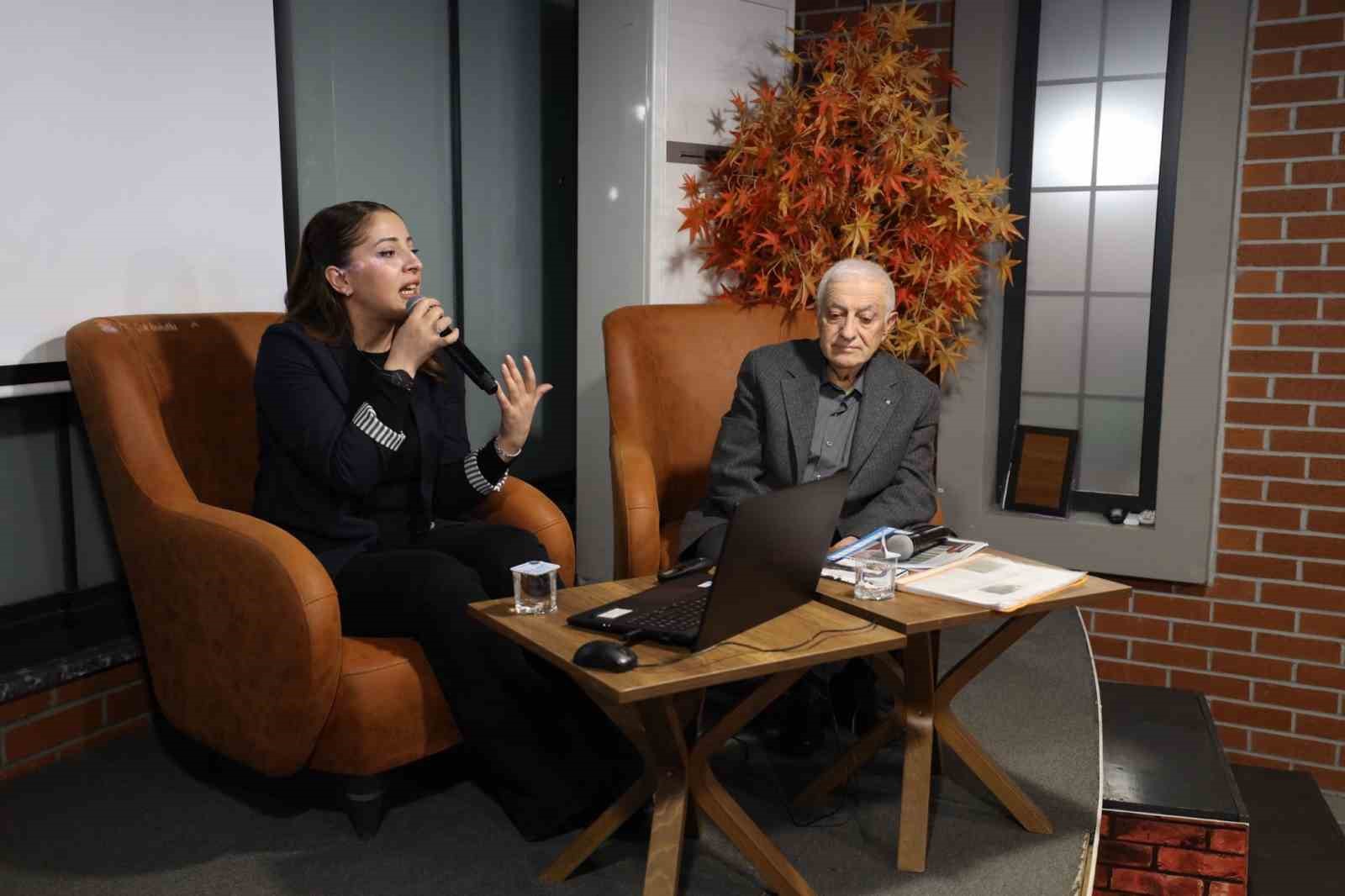 Başiskele’de "Osmanlı’da Mezar Taşları ve Edebiyatı" konuşuldu
